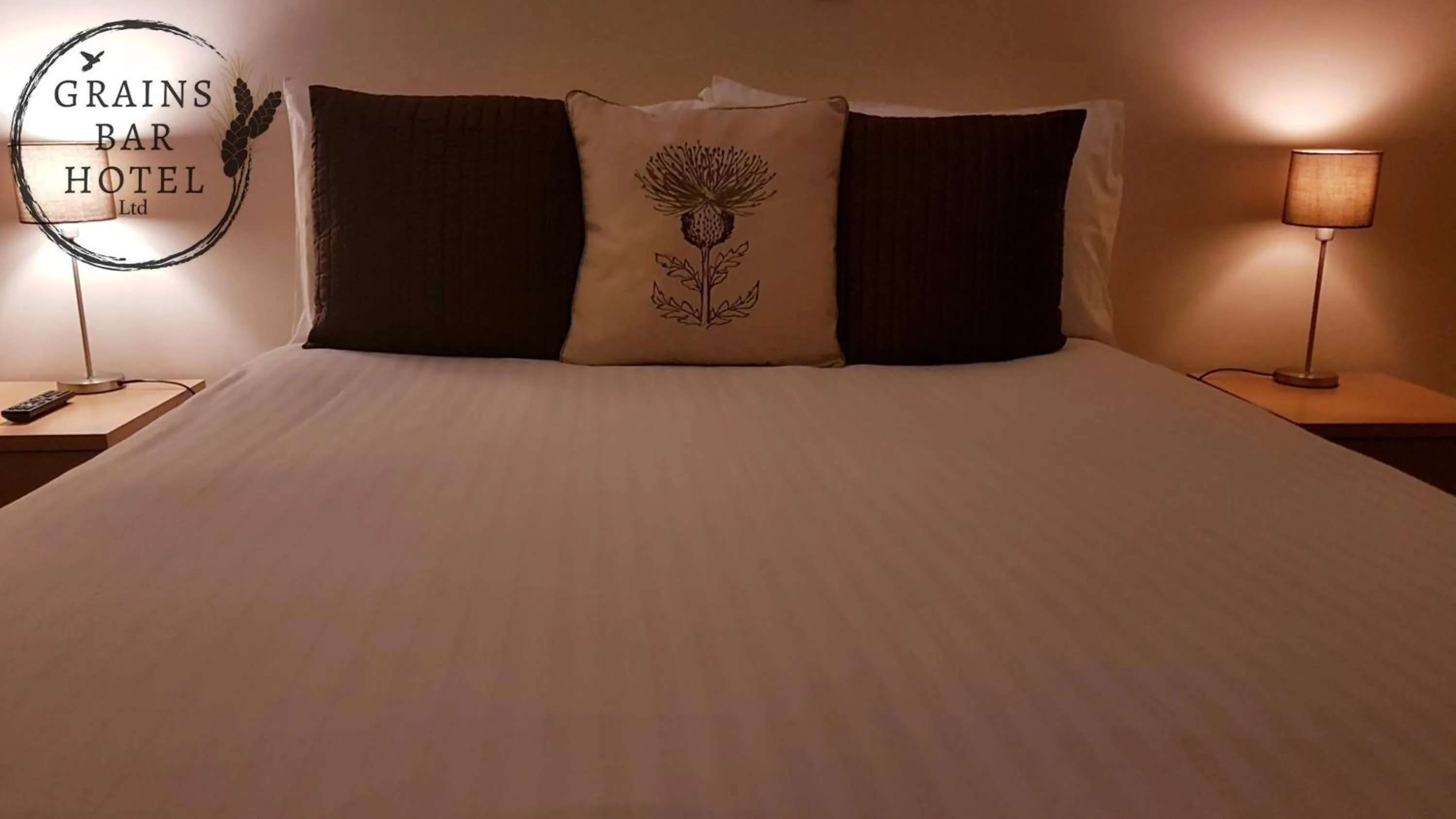 Bedroom, Bed in Grains Bar Hotel