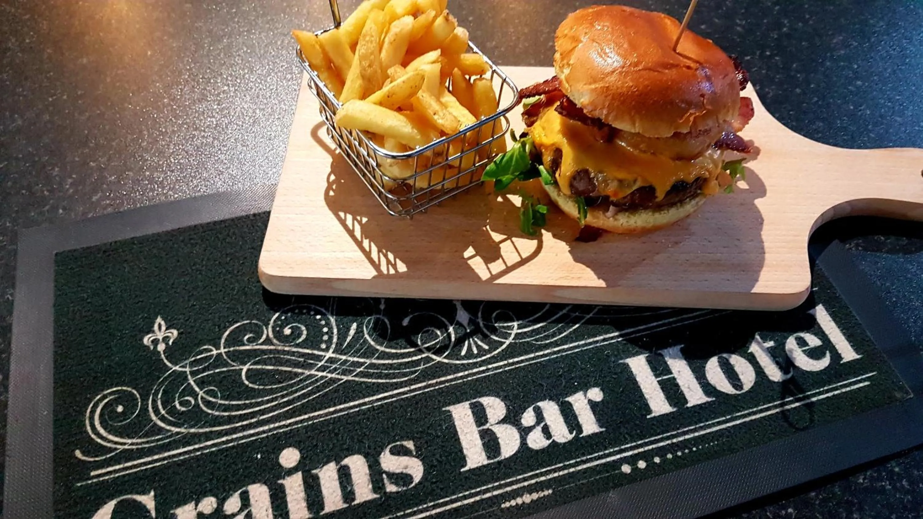 Restaurant/places to eat in Grains Bar Hotel