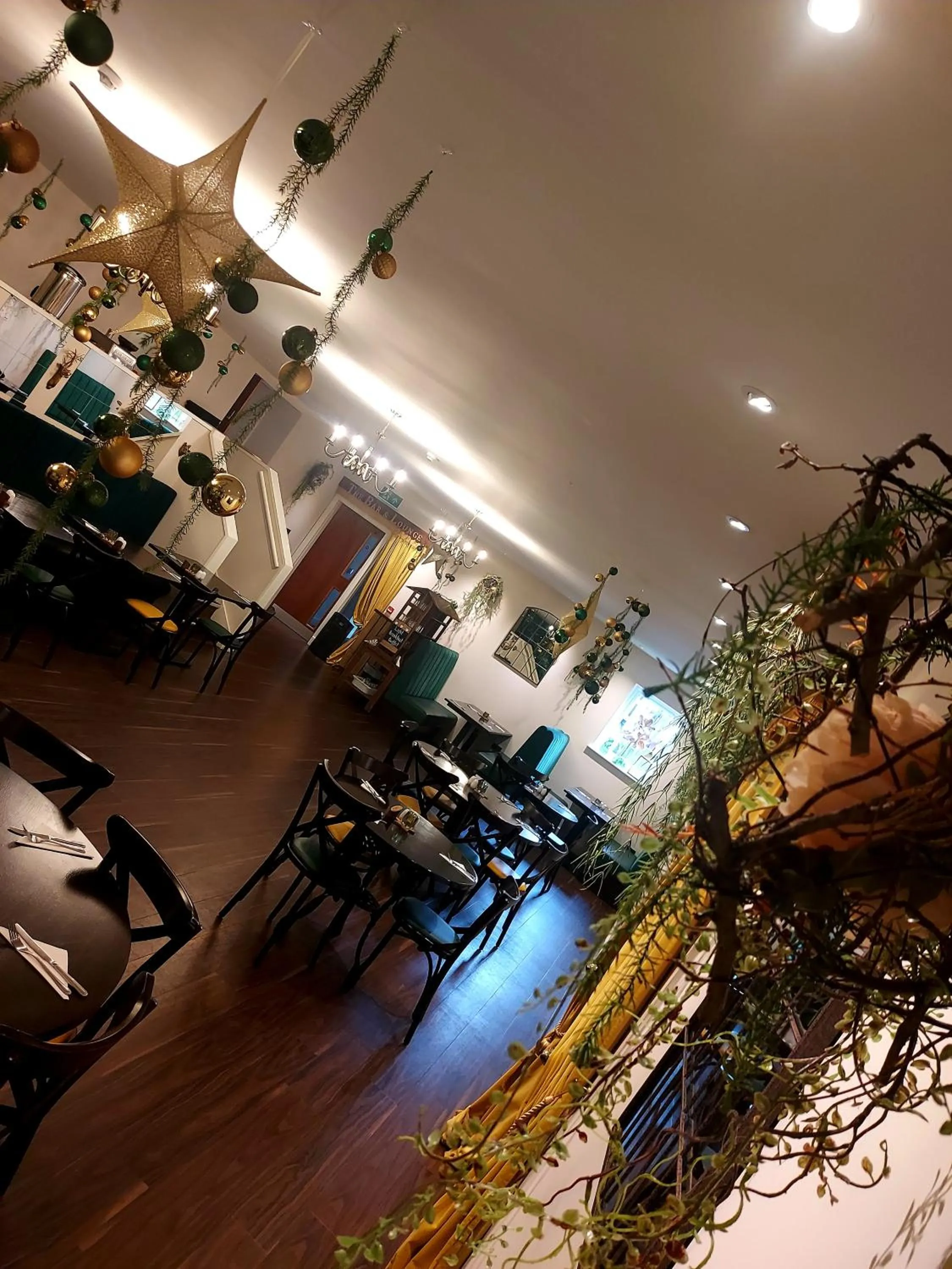 Restaurant/places to eat in Grains Bar Hotel