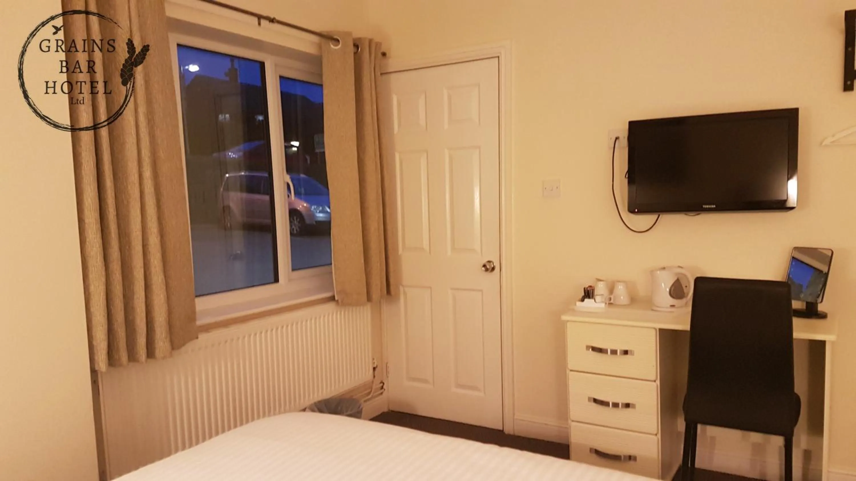 Bedroom in Grains Bar Hotel