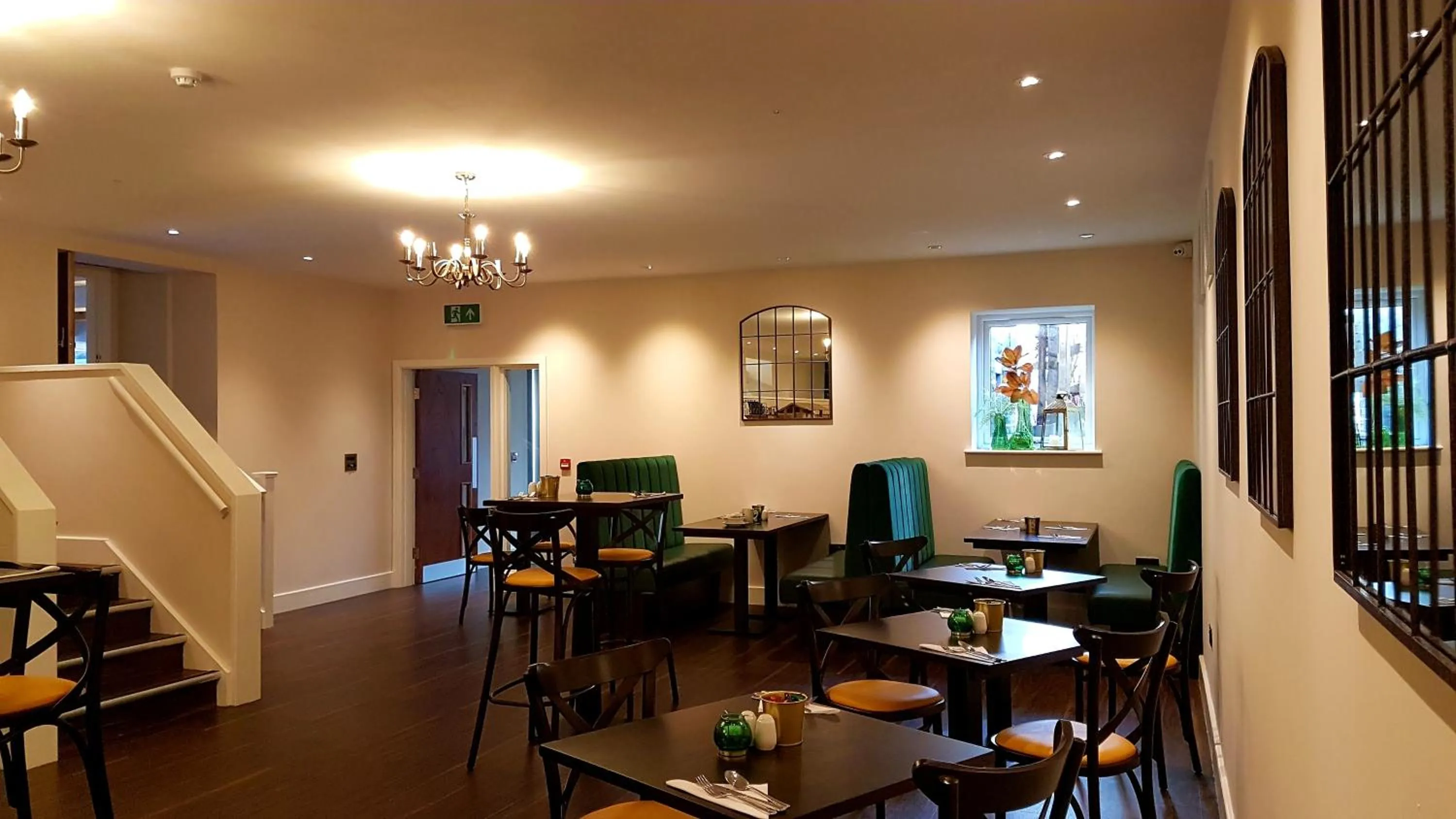 Restaurant/places to eat in Grains Bar Hotel