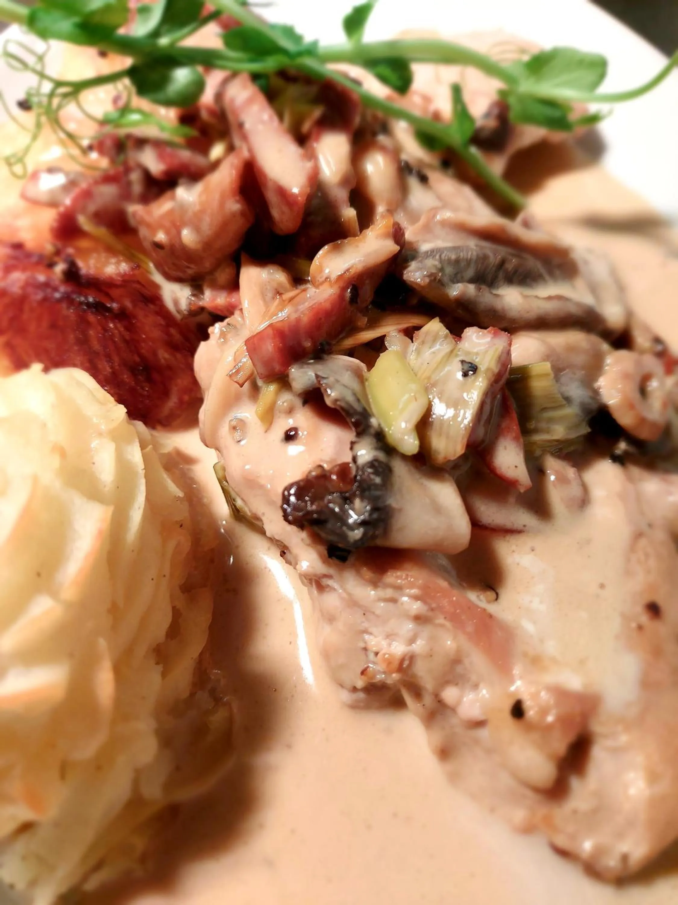 Restaurant/places to eat in Grains Bar Hotel