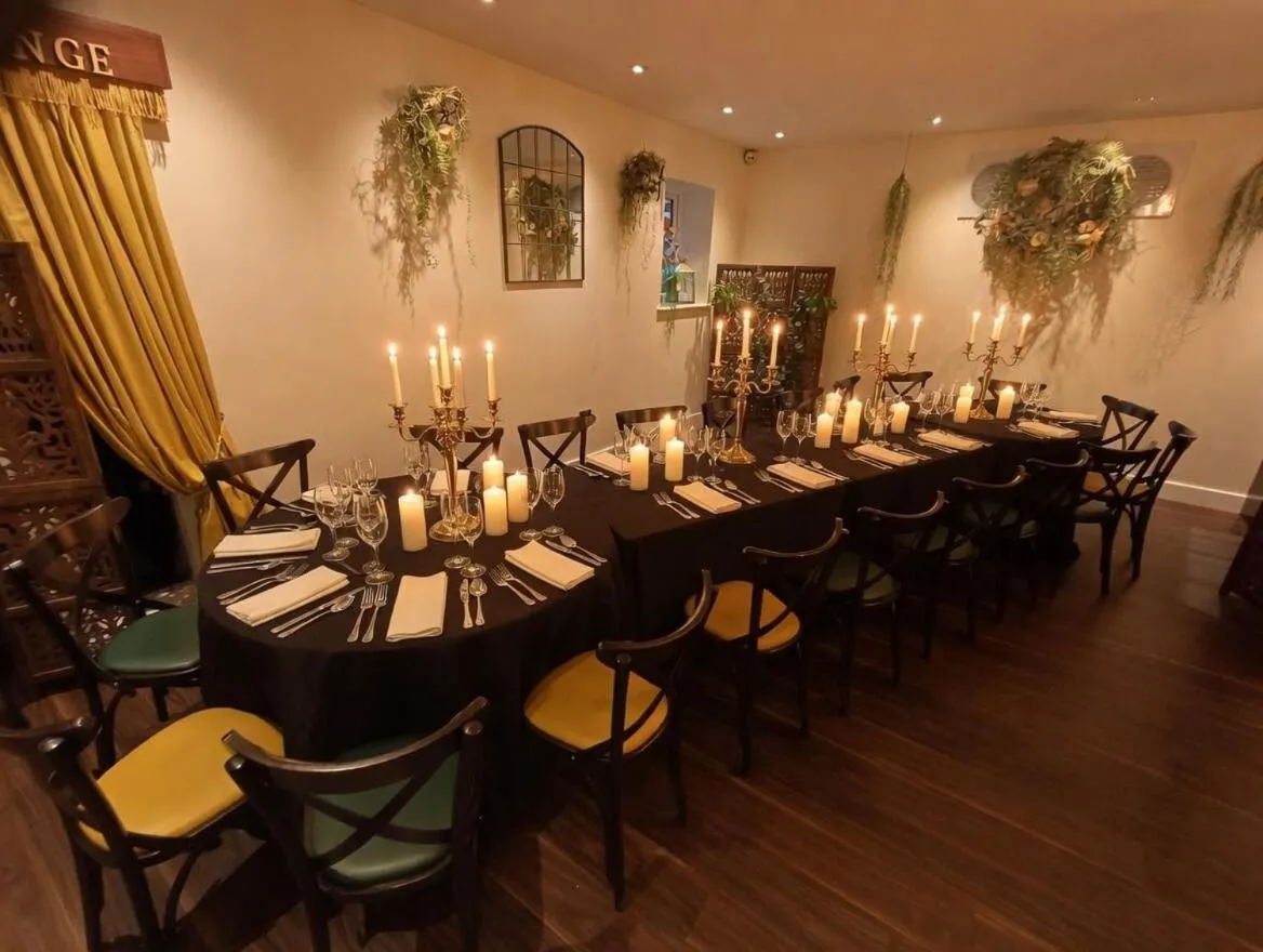 Restaurant/places to eat in Grains Bar Hotel