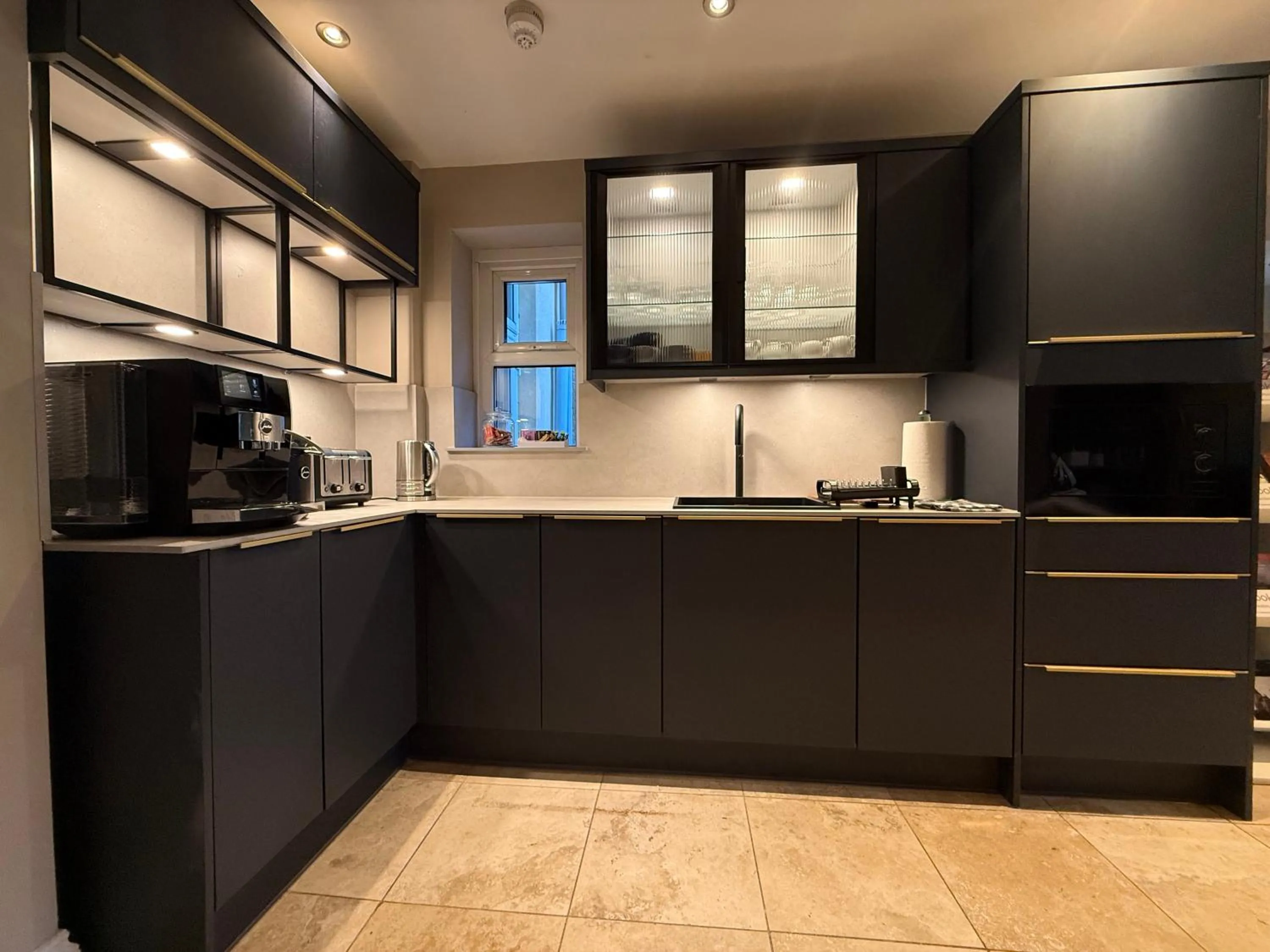 Kitchen or kitchenette in Number One Hundred Bed And Breakfast