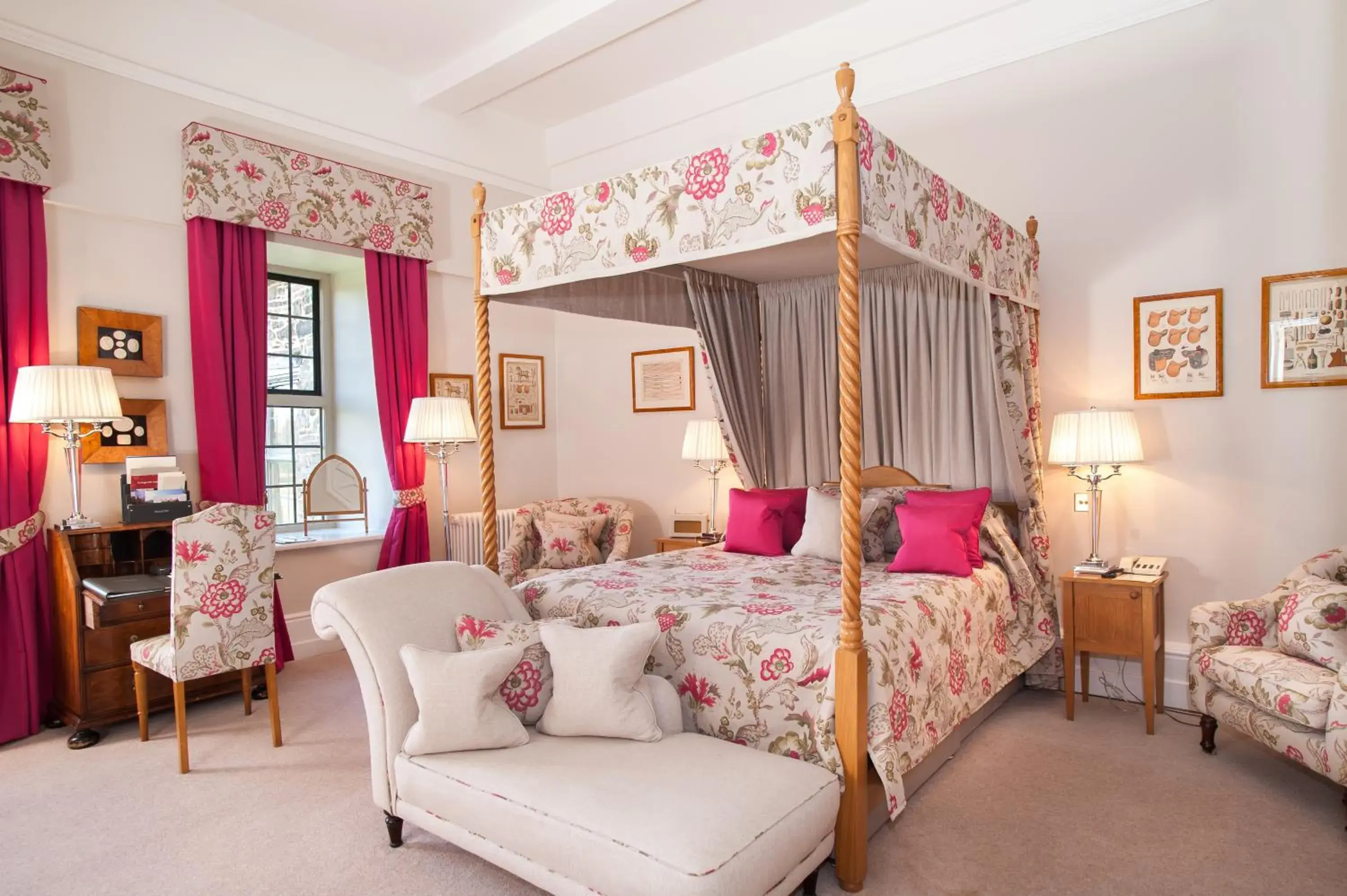 Photo of the whole room, Bed in Llangoed Hall Photo of the whole room, Bed in Llangoed Hall