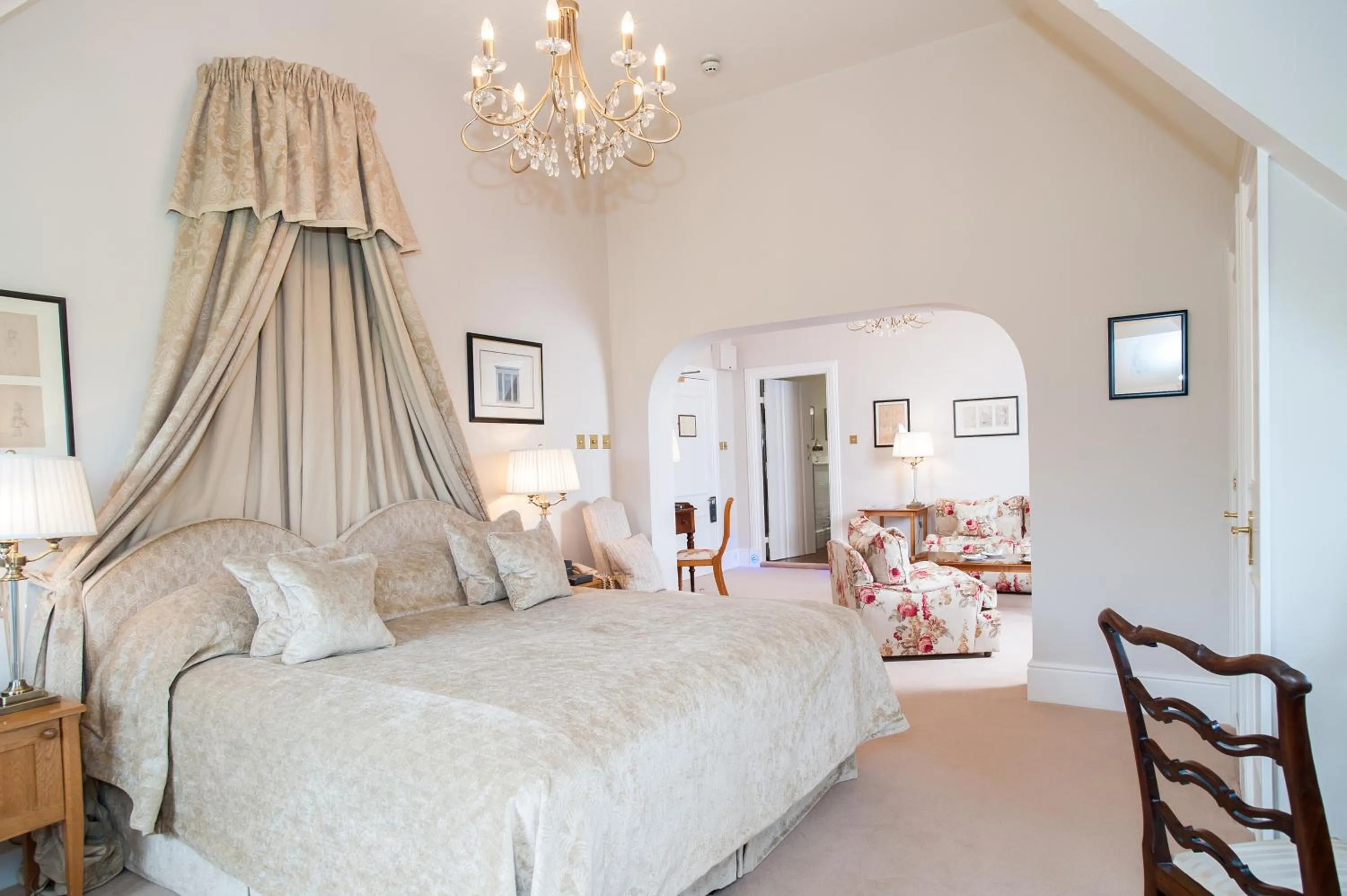 Photo of the whole room, Bed in Llangoed Hall