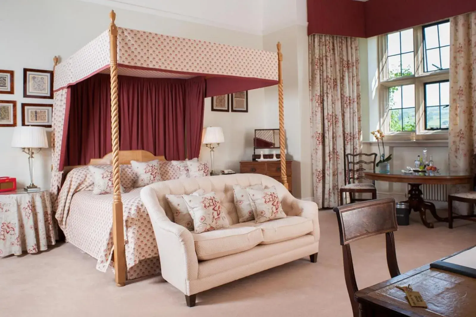 Photo of the whole room, Bed in Llangoed Hall Photo of the whole room, Bed in Llangoed Hall