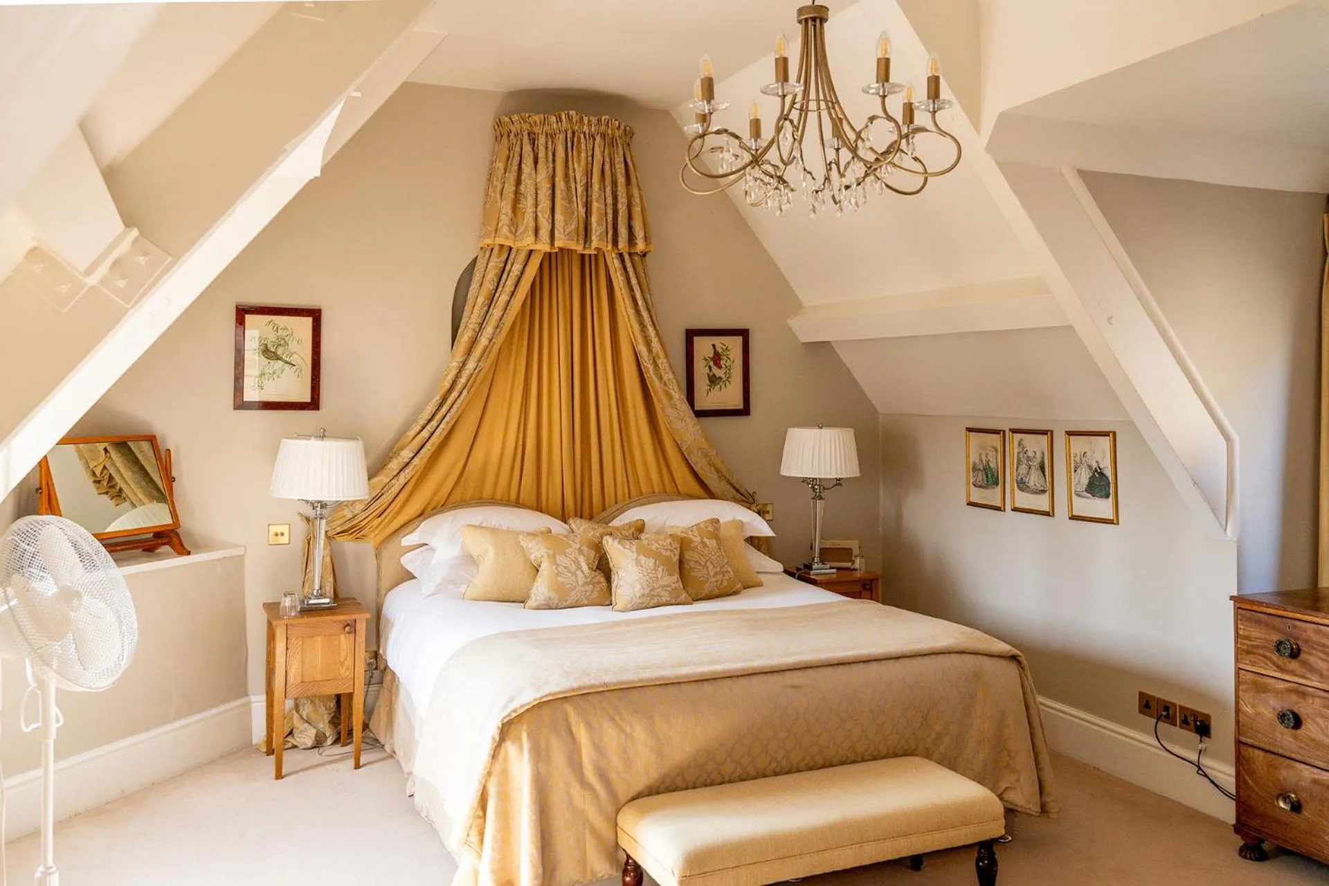 Bedroom, Bed in Llangoed Hall