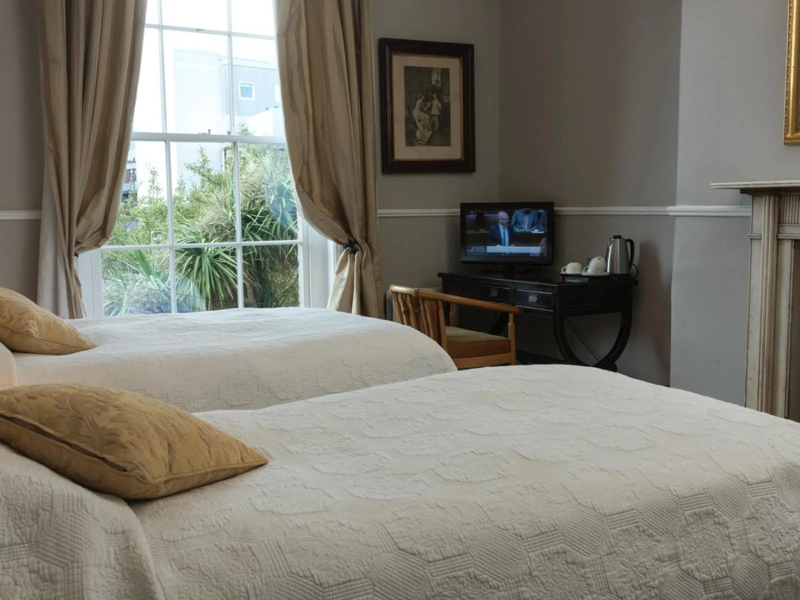 Bed in Harveys Guest House