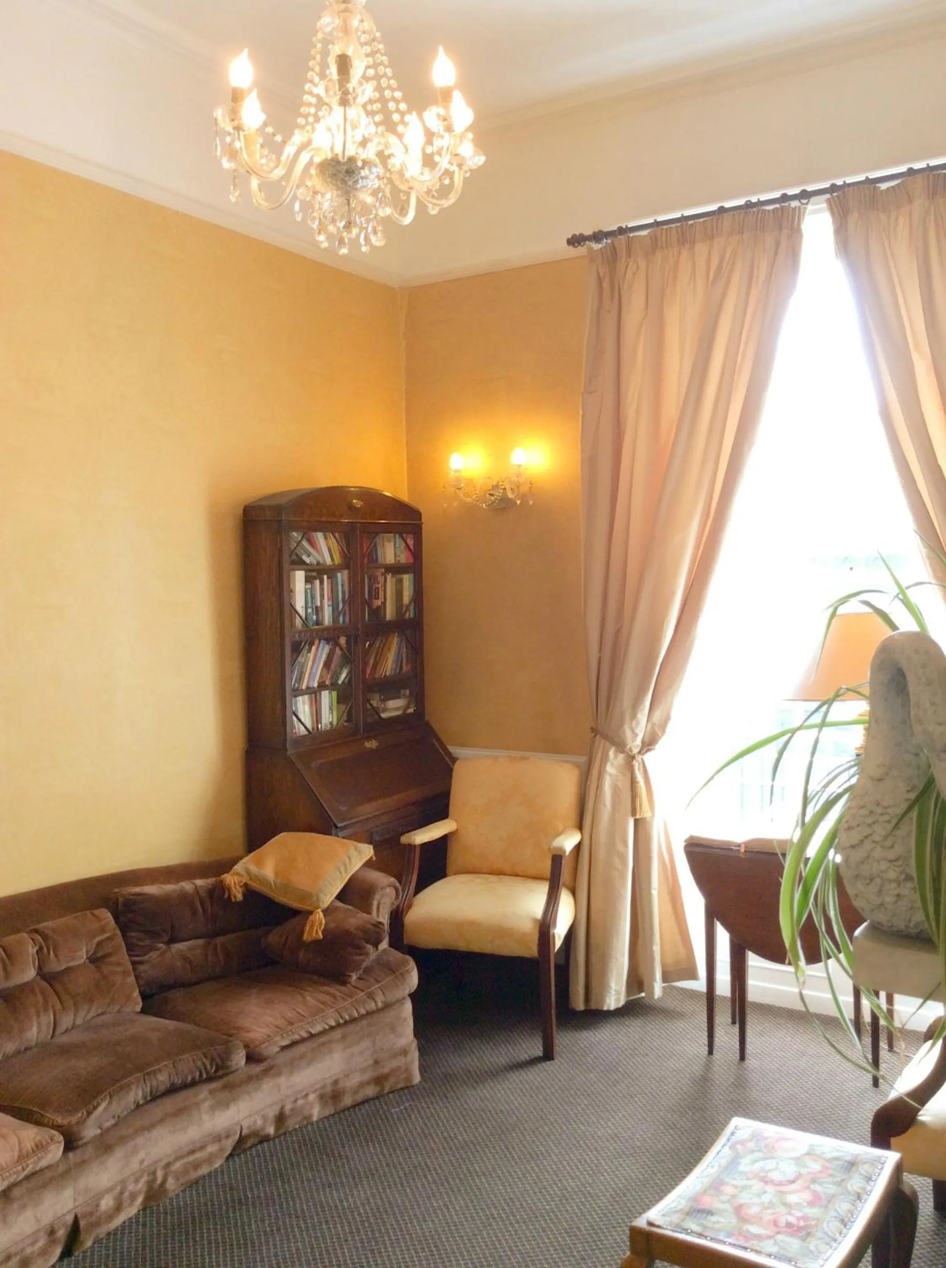 Communal lounge/ TV room in Harveys Guest House