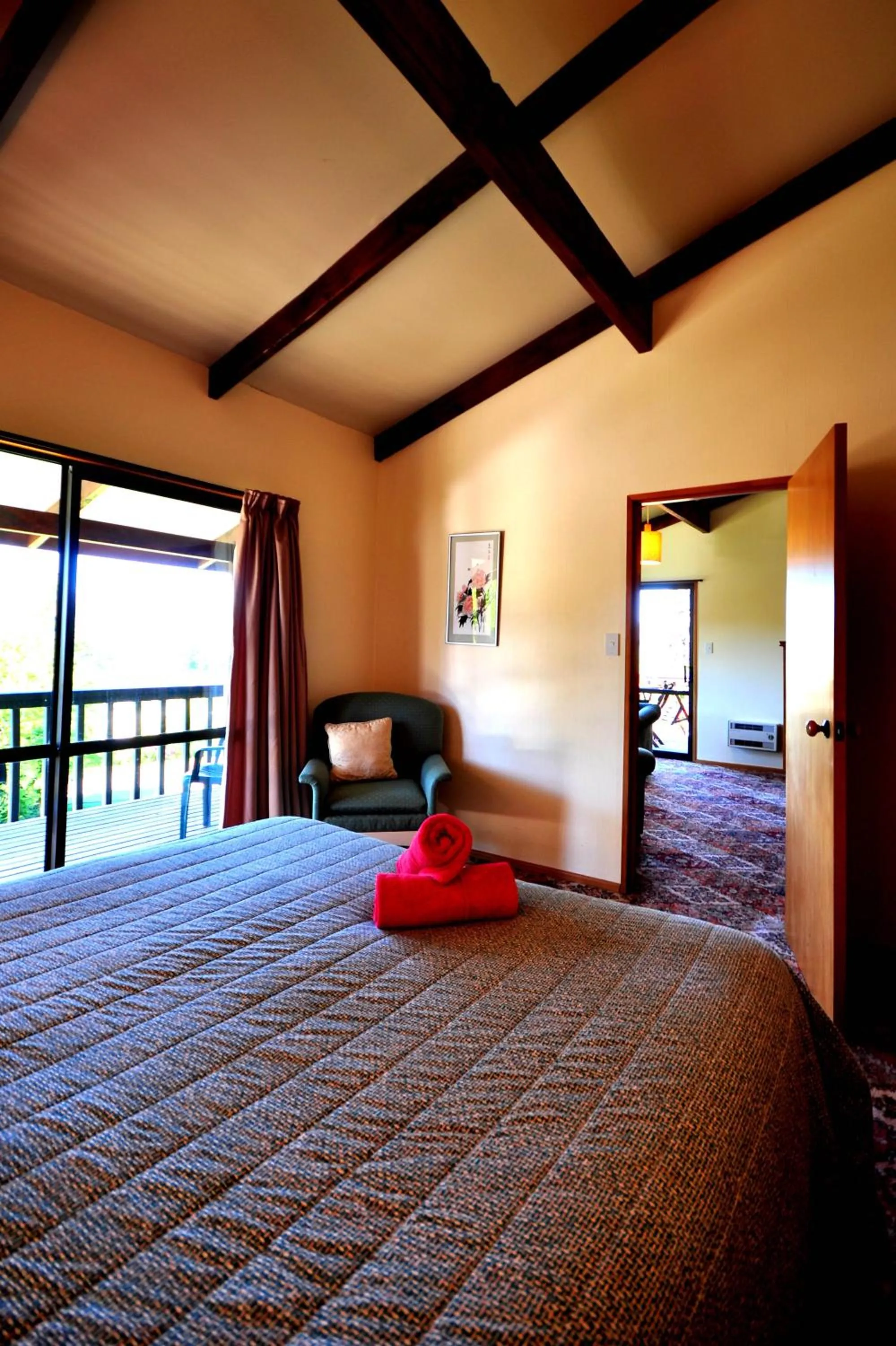 Photo of the whole room, Bed in Greenacres Alpine Chalets & Villas