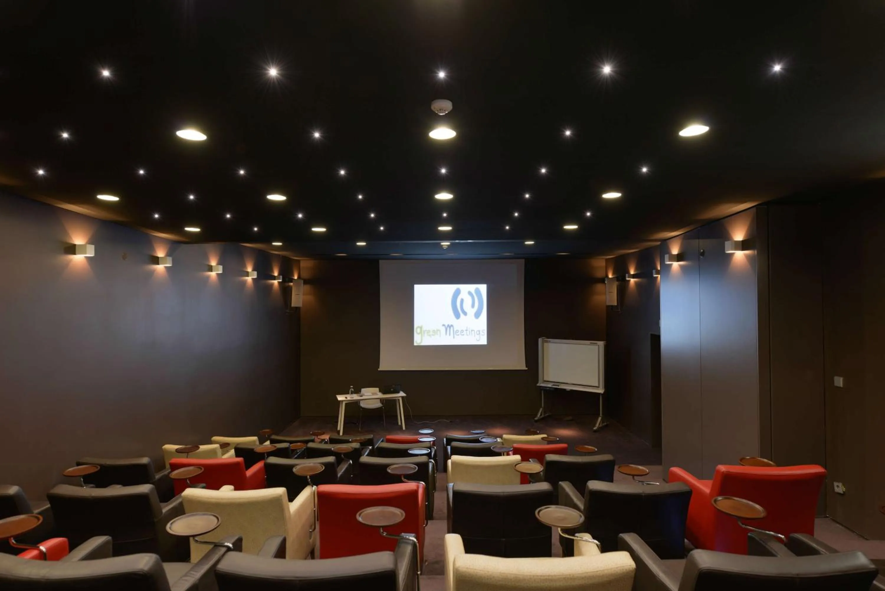 Meeting/conference room in Inspira Liberdade Boutique Hotel