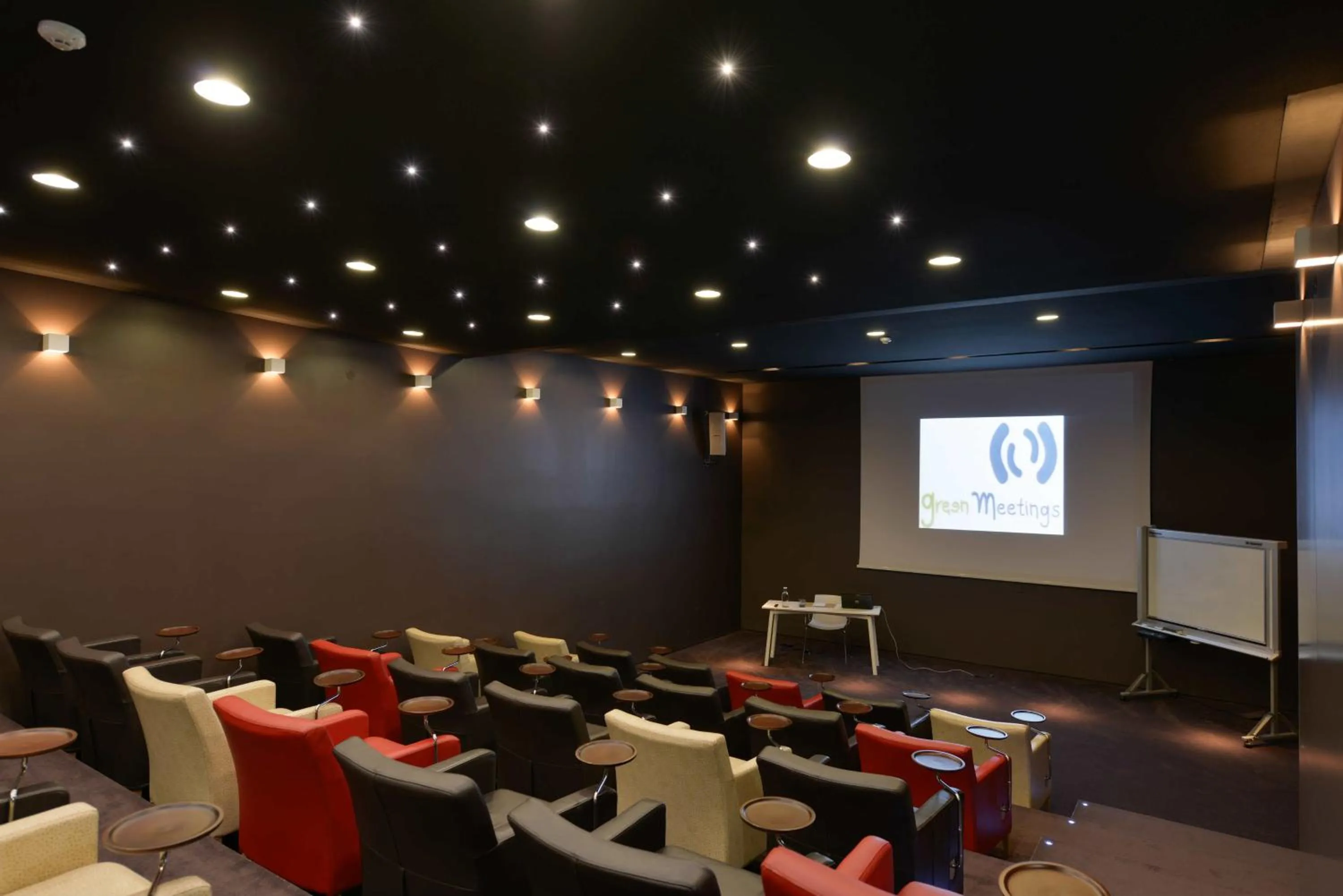 Meeting/conference room in Inspira Liberdade Boutique Hotel