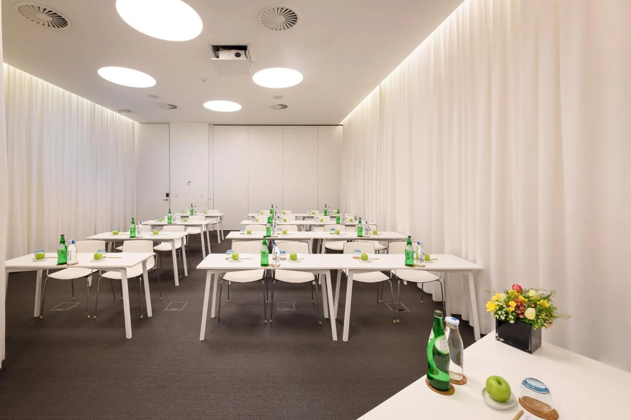 Meeting/conference room in Inspira Liberdade Boutique Hotel