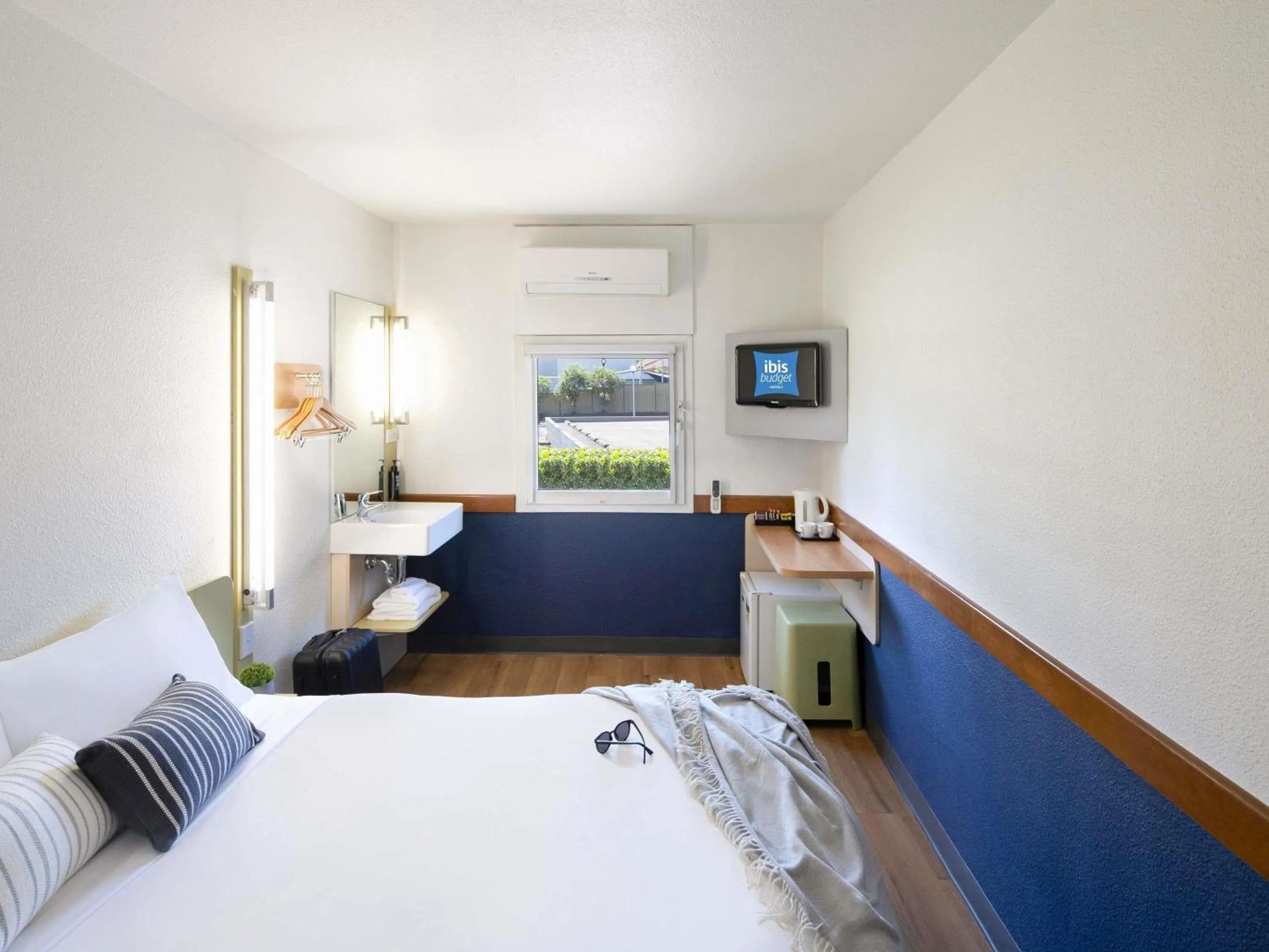 Bedroom, Bed in ibis Budget Wentworthville