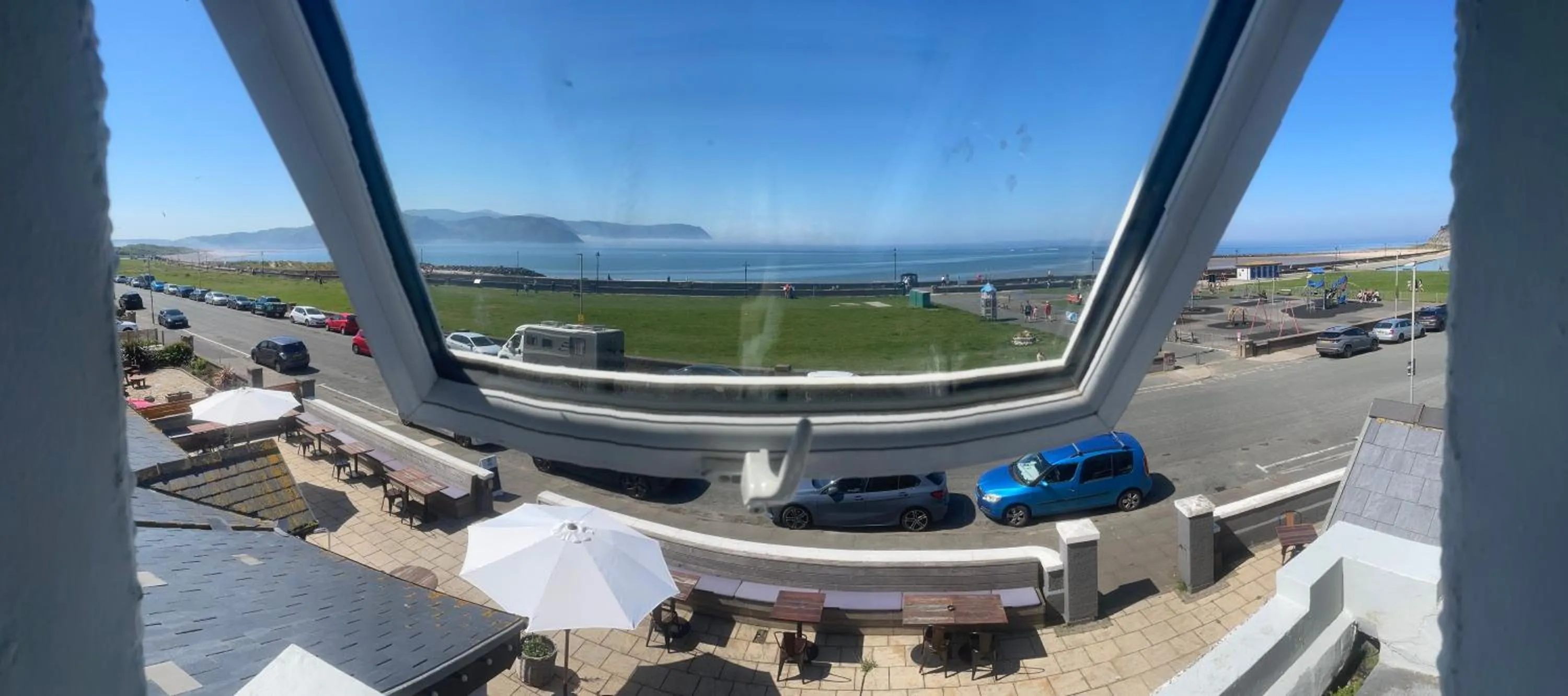 Day in The Lilly Restaurant With Rooms