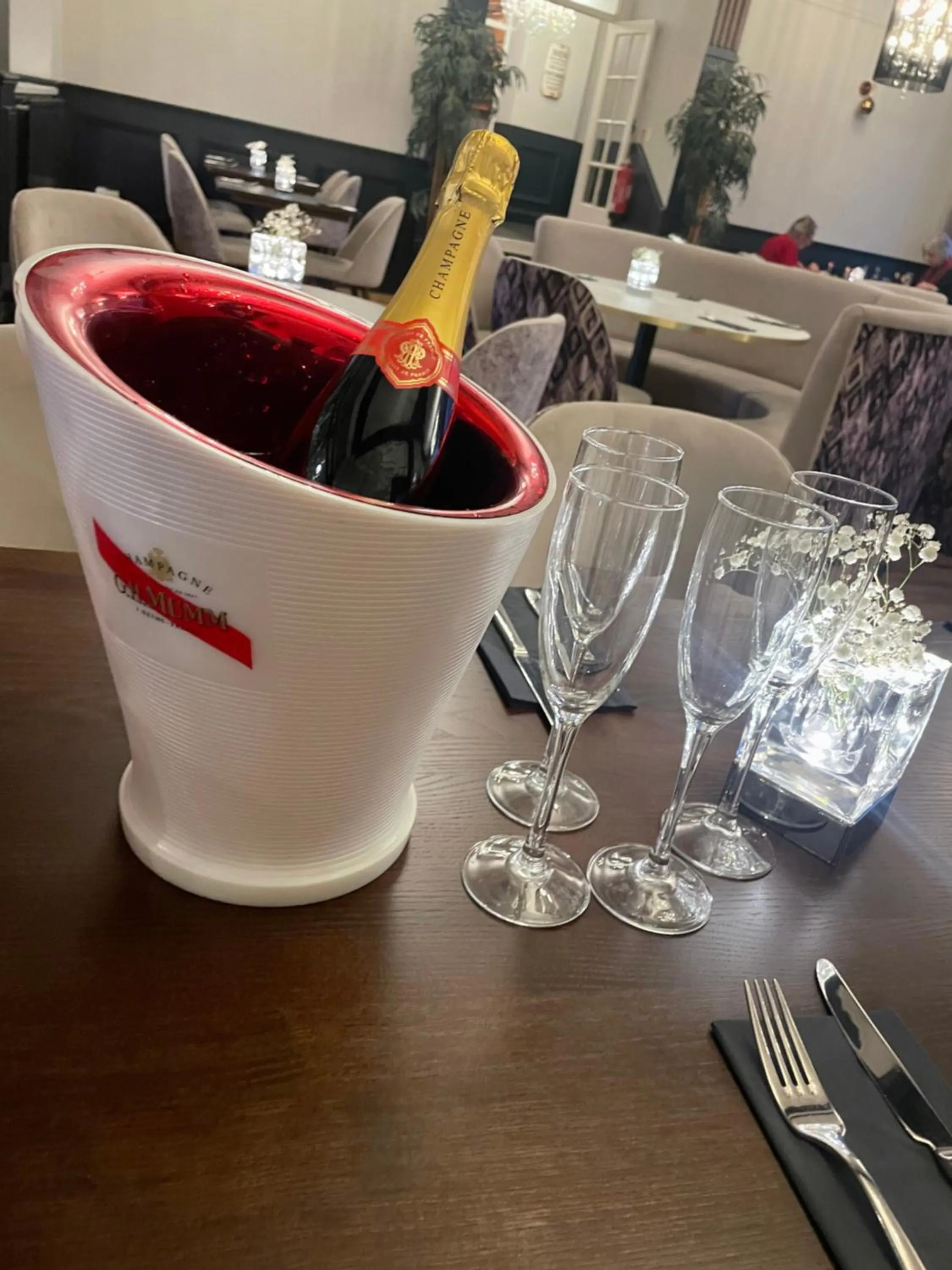 Restaurant/places to eat in The Lilly Restaurant With Rooms