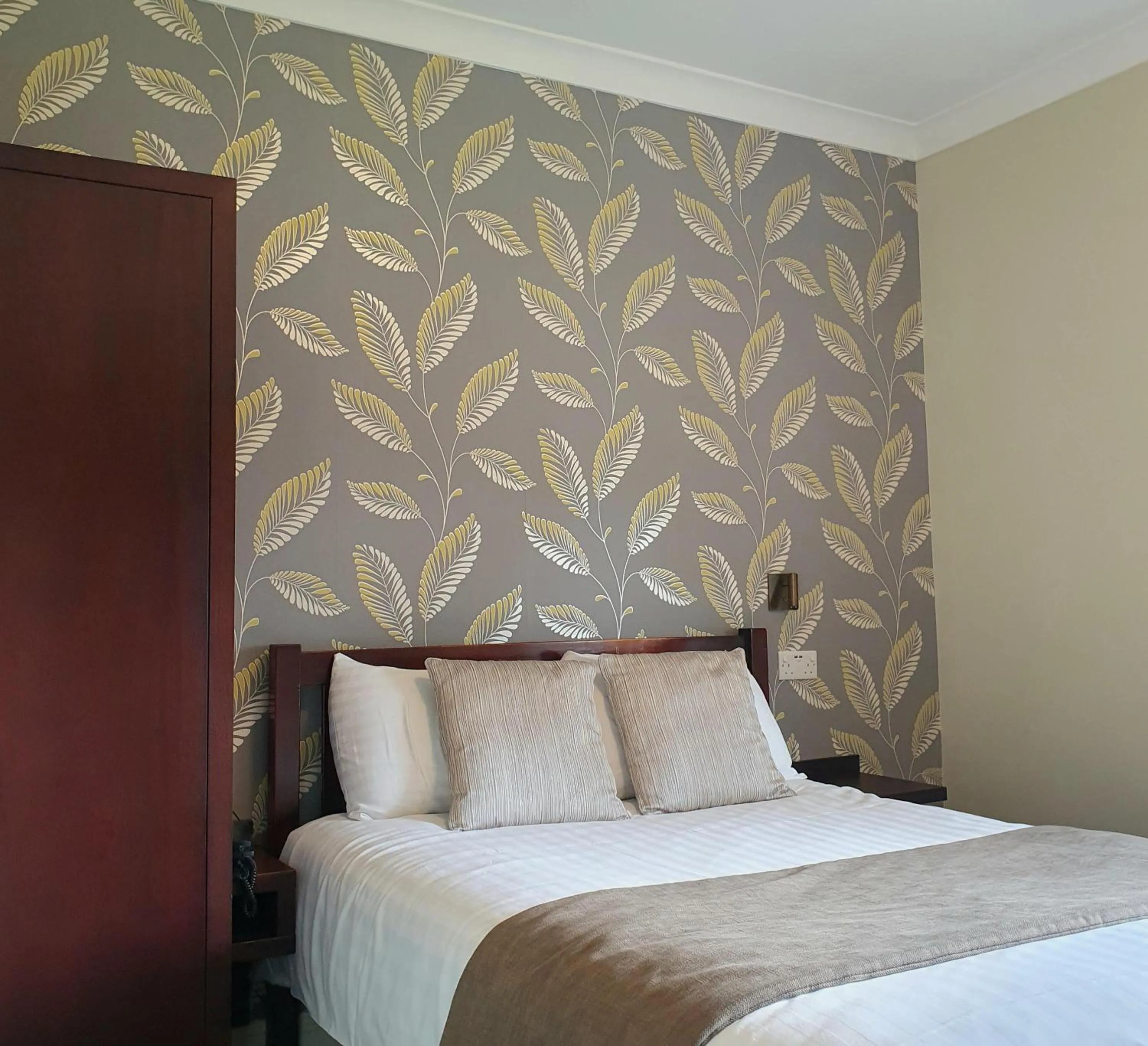 Bed in Manor Parc Hotel