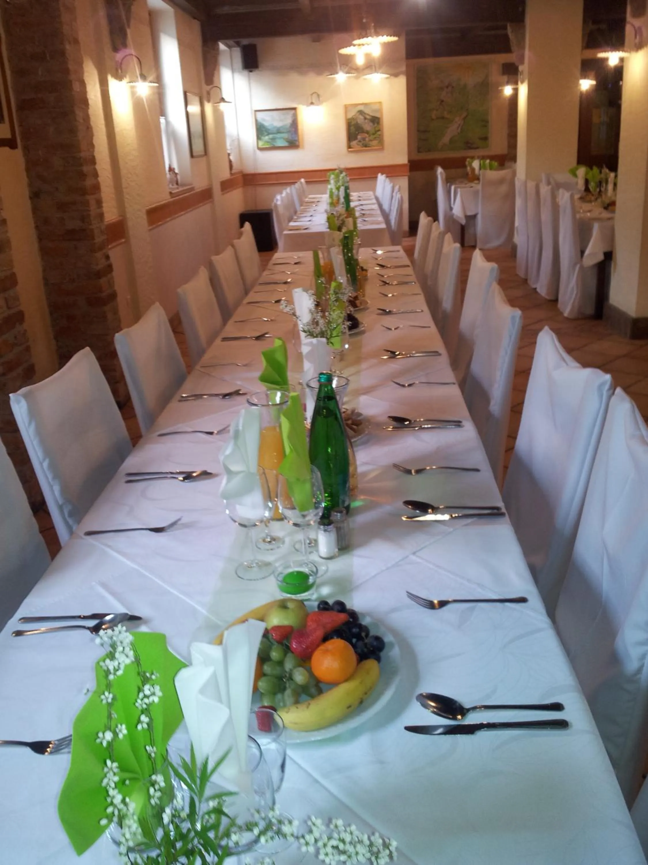 Restaurant/places to eat in Hotel Kovac