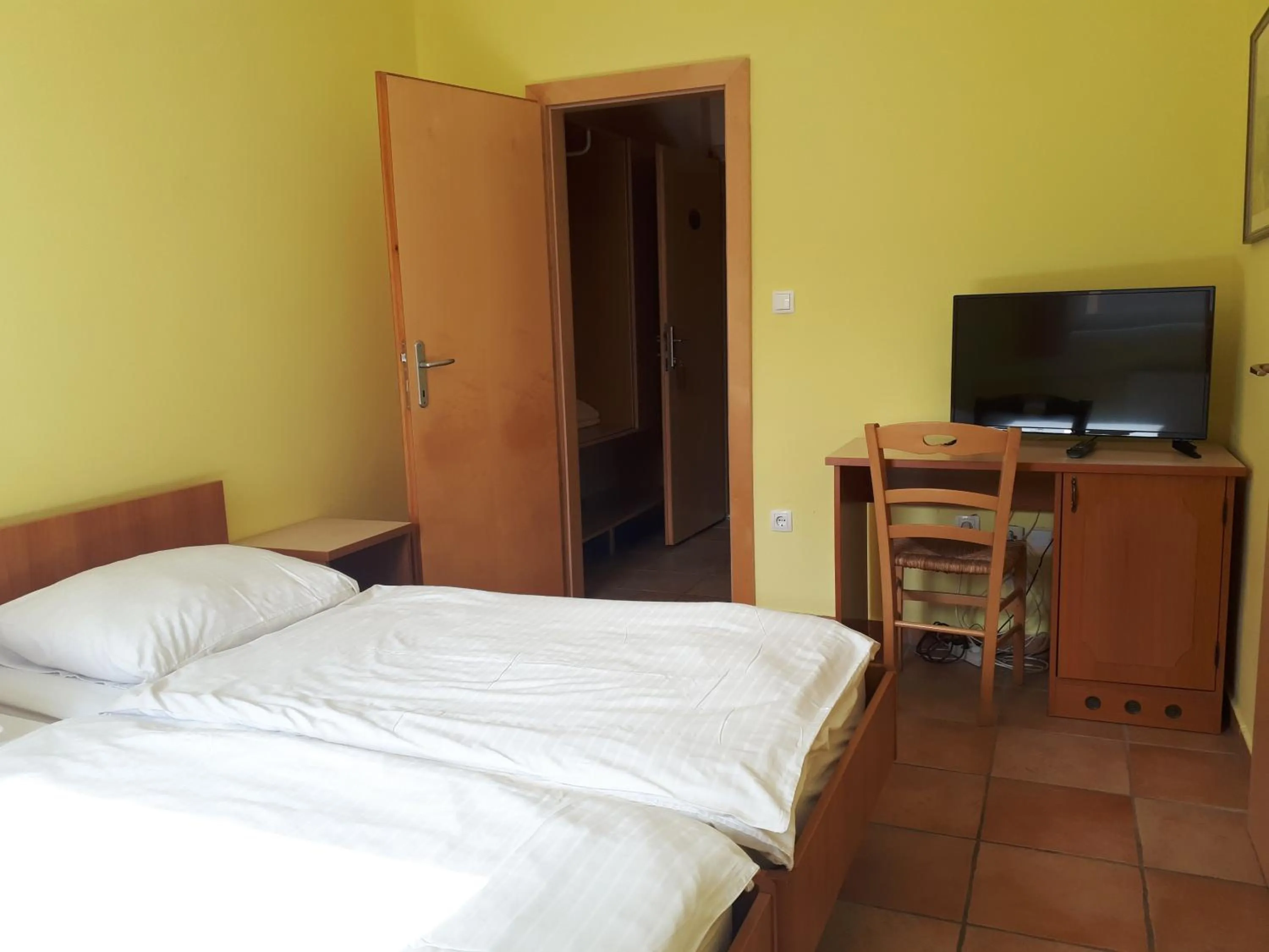 Photo of the whole room, Bed in Hotel Kovac