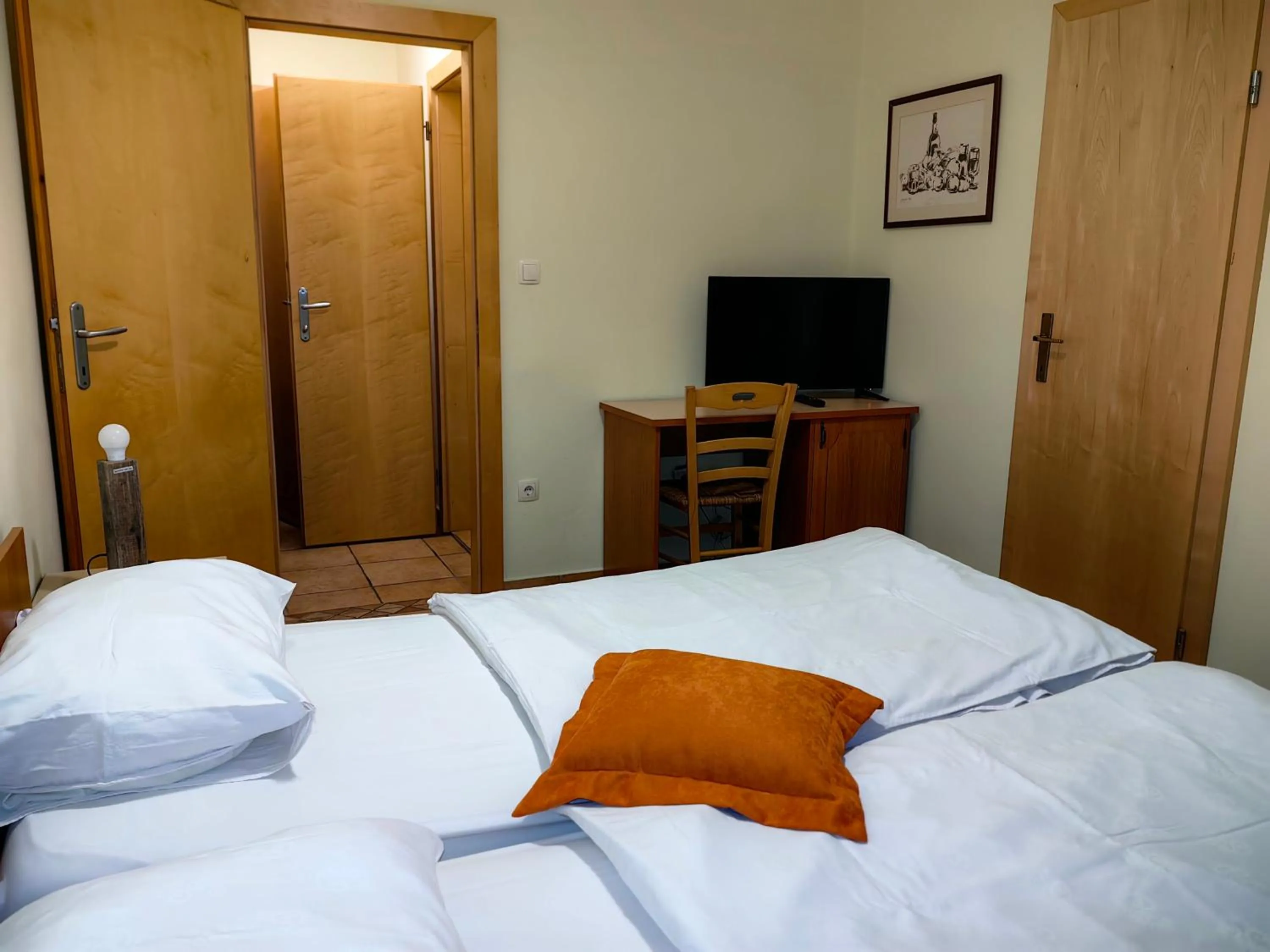 Photo of the whole room, Bed in Hotel Kovac