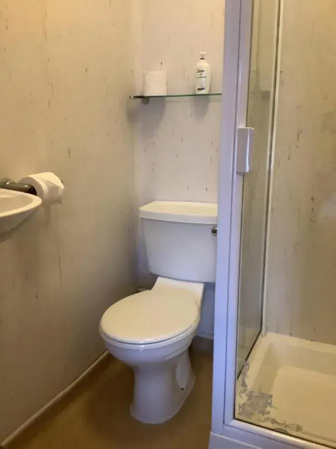 Double Room with Private Bathroom in Dover's Restover Guest House Double Room with Private Bathroom in Dover's Restover Guest House