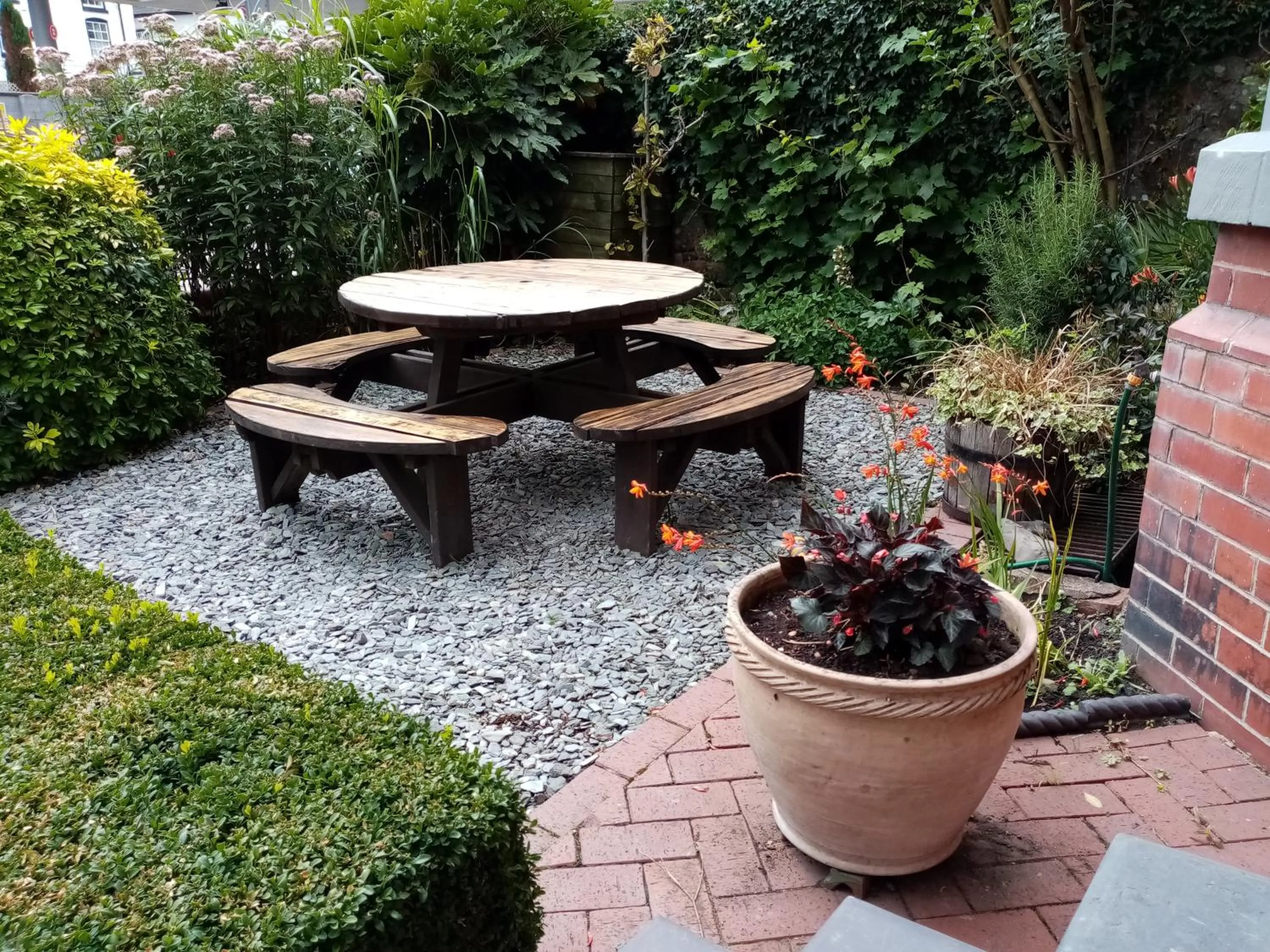 Garden in Llangollen Hostel Self-catering - Only Private Guest Bedrooms