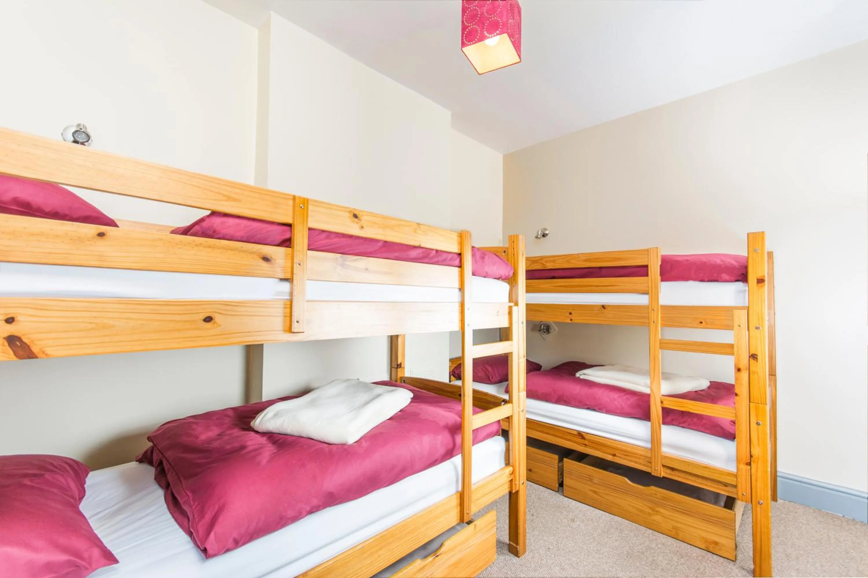 Bed in Llangollen Hostel Self-catering - Only Private Guest Bedrooms