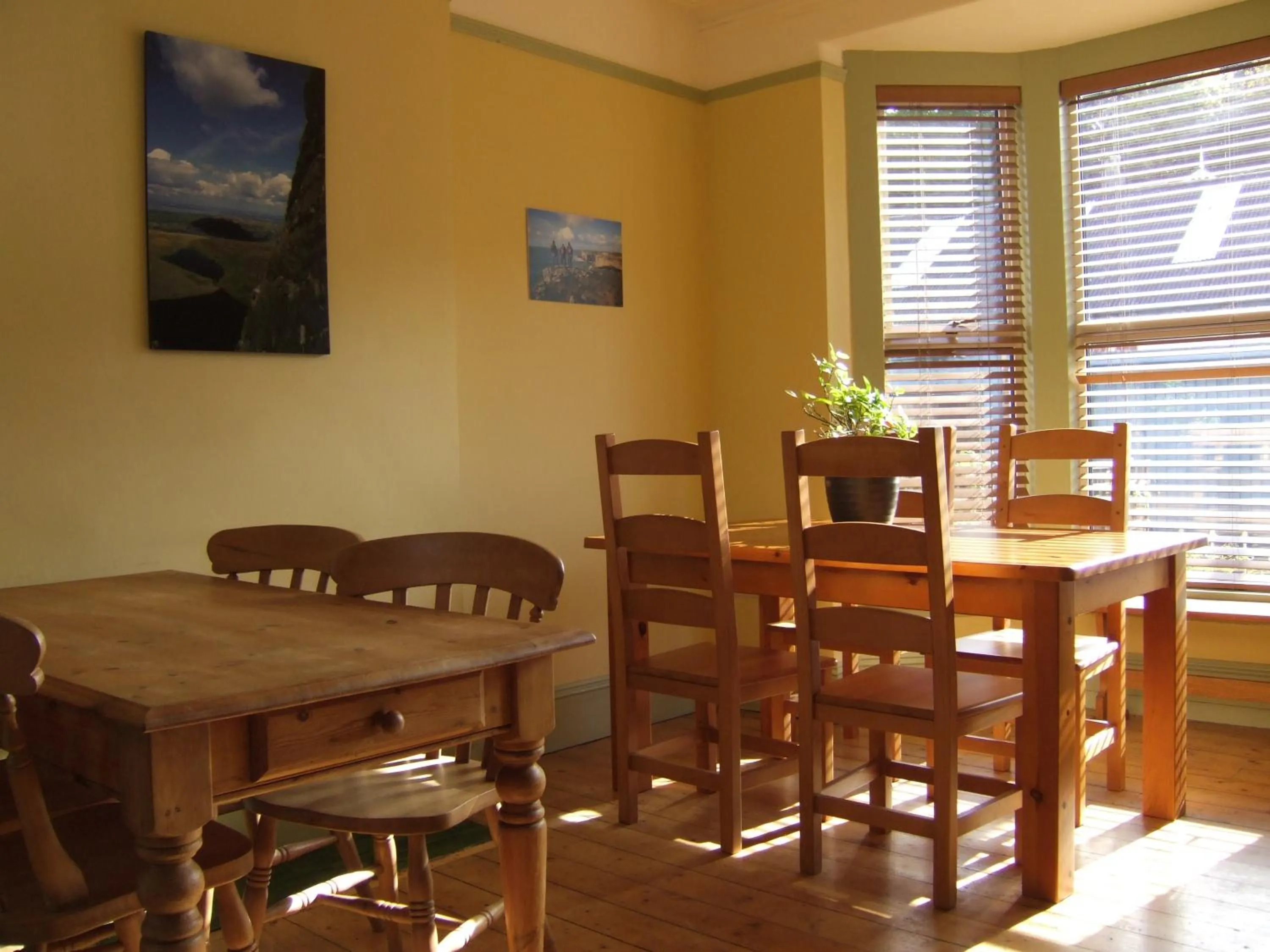 Dining area in Llangollen Hostel Self-catering - Only Private Guest Bedrooms