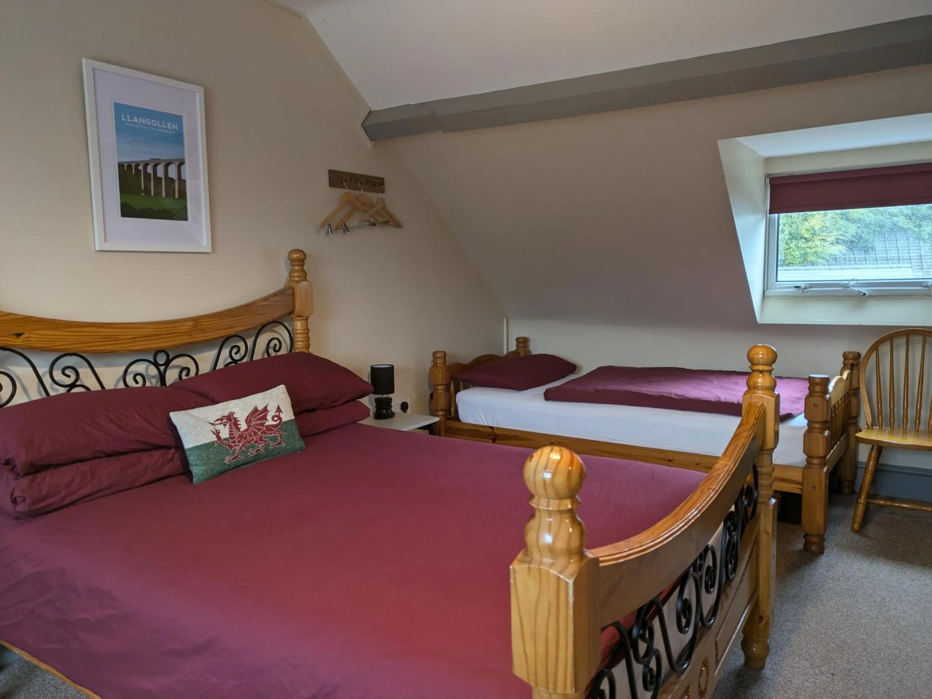 Bed in Llangollen Hostel Self-catering - Only Private Guest Bedrooms