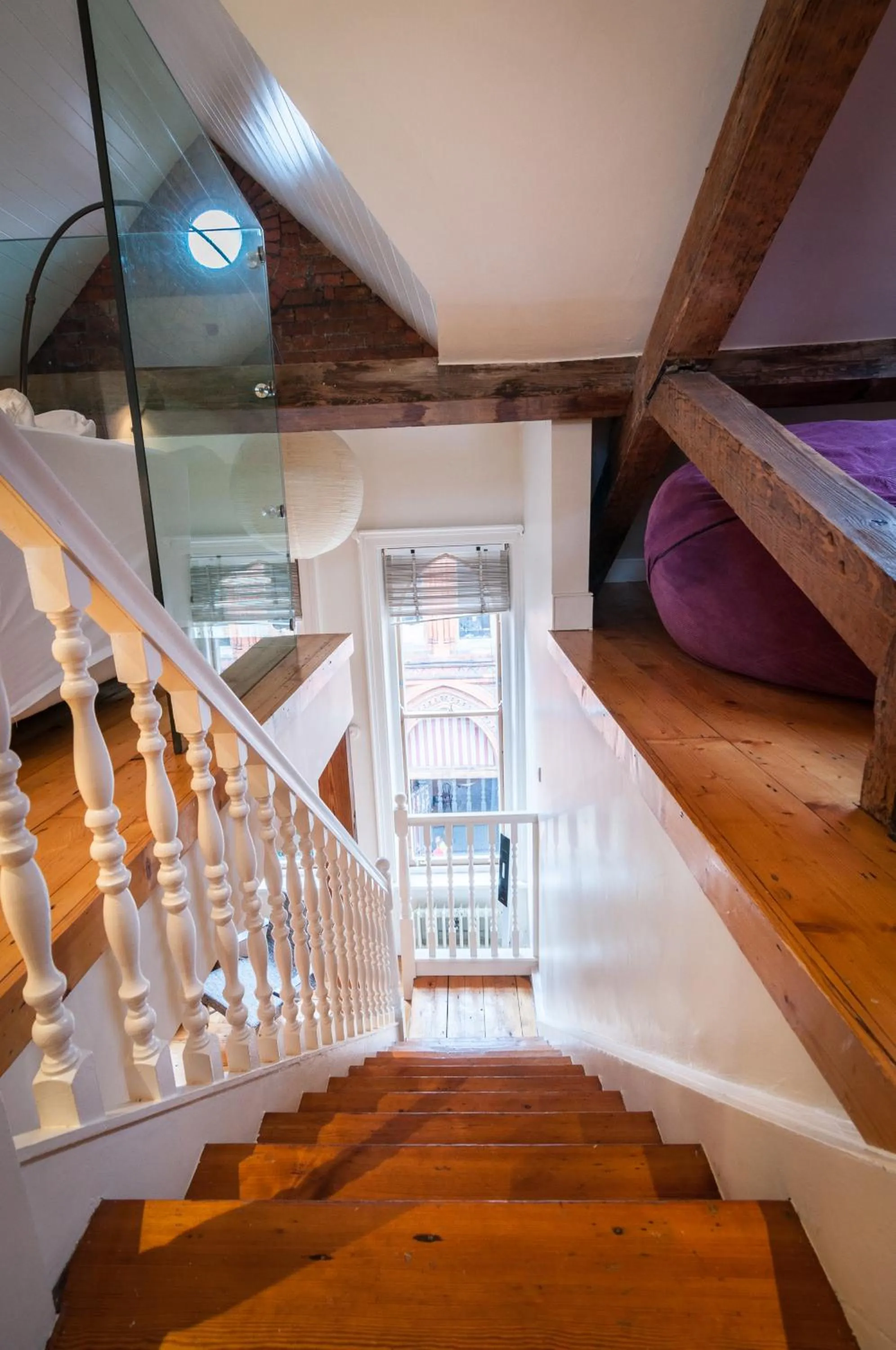 Seating area, Bed in Kellys Hotel