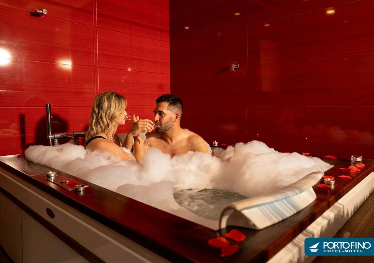 Hot Tub in Motel Portofino