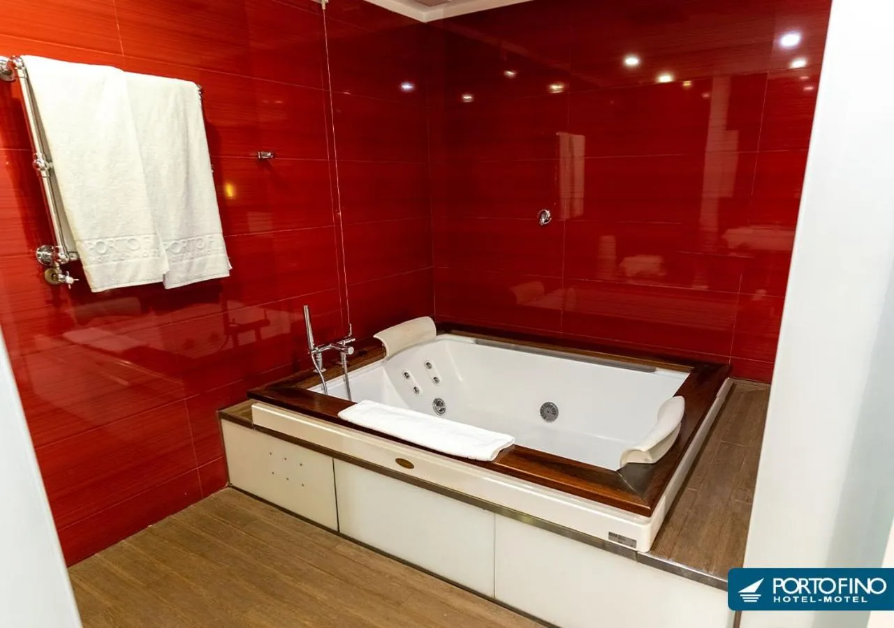 Hot Tub in Motel Portofino