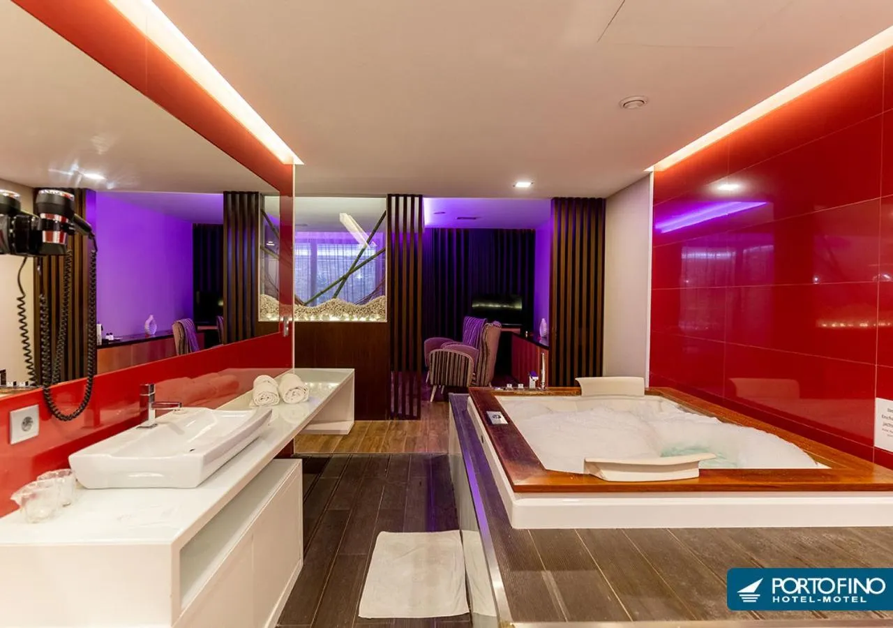 Hot Tub in Motel Portofino