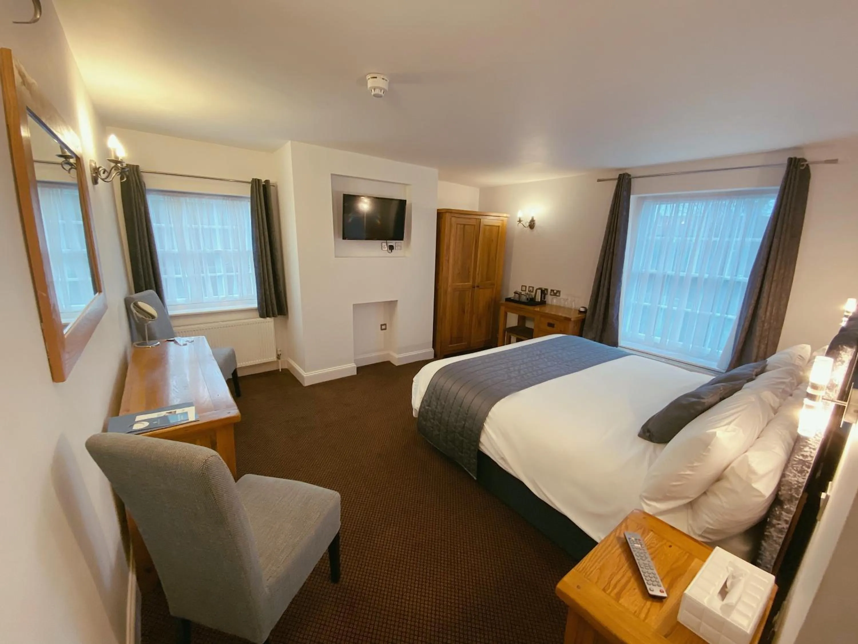 Bed in Newtown House Hotel