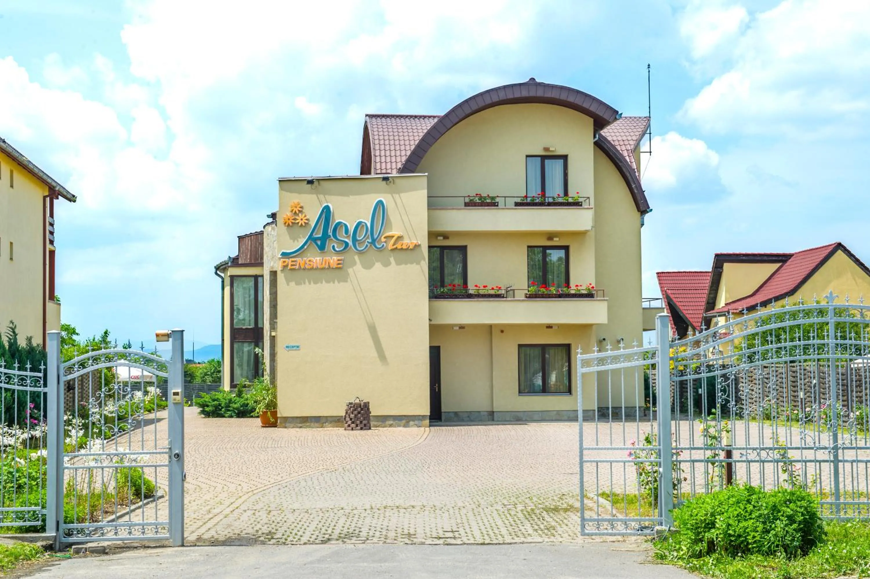 Property building in AselTur Brasov