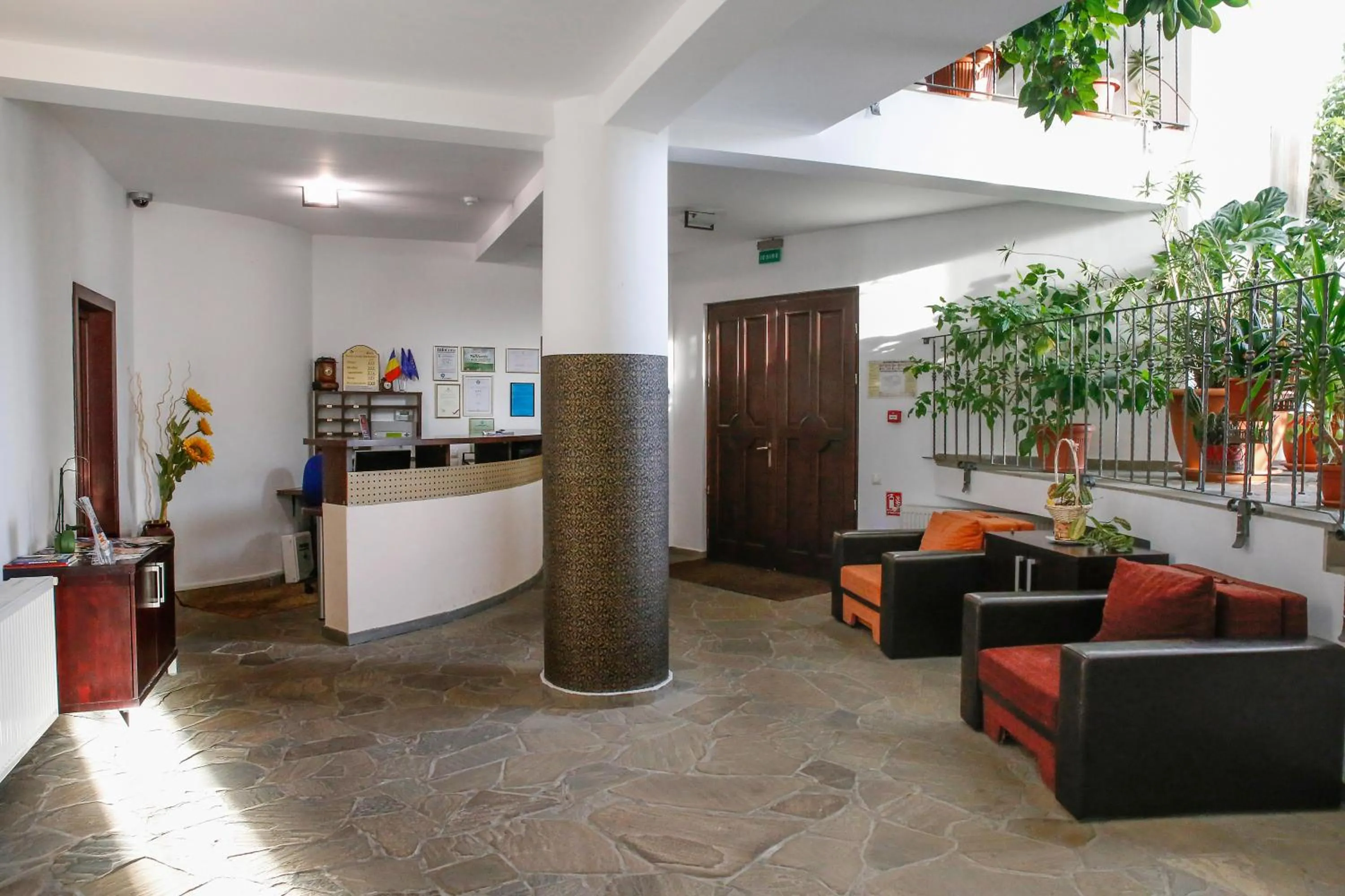 Communal lounge/ TV room in AselTur Brasov