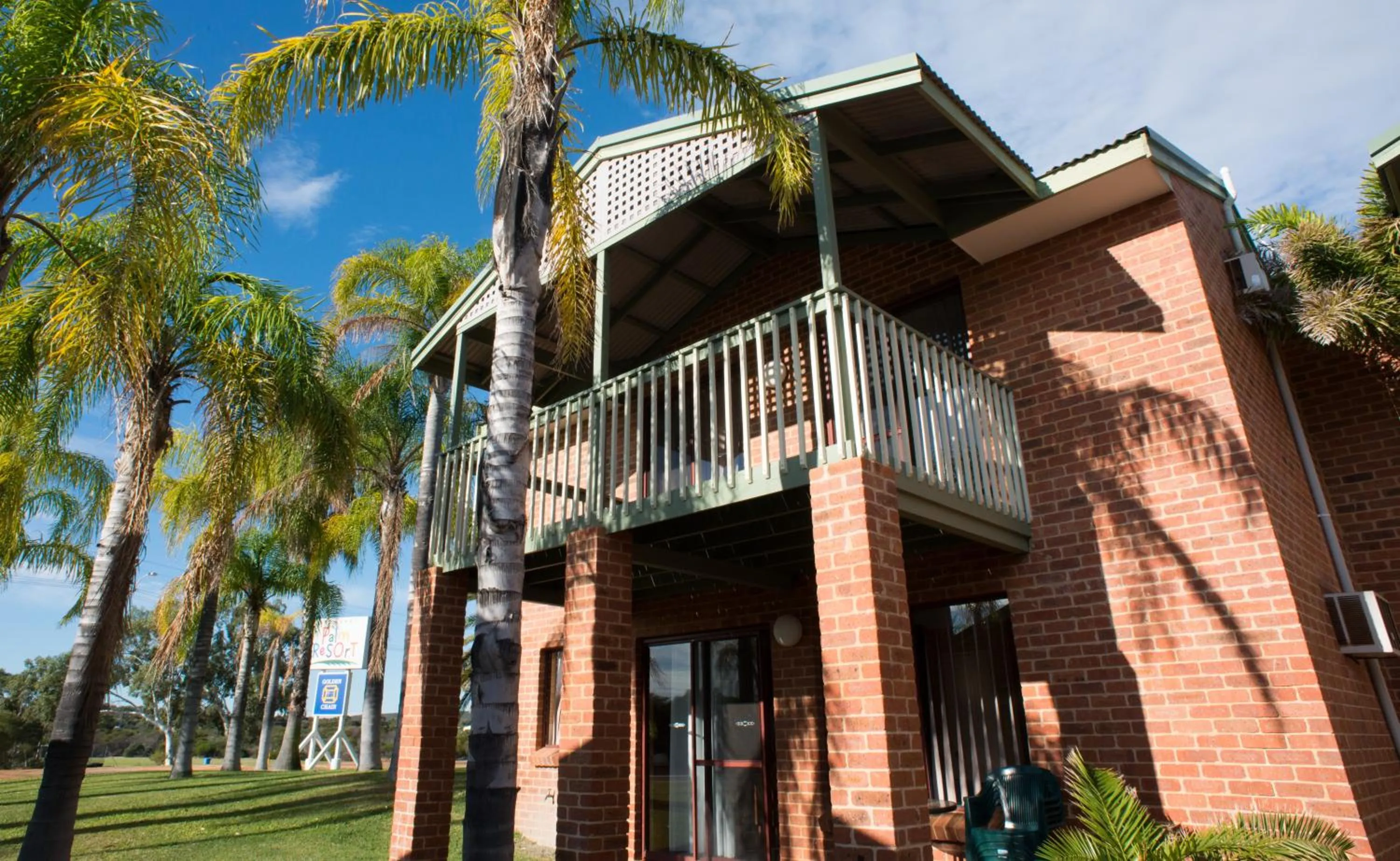 Property building in Kalbarri Palm Resort