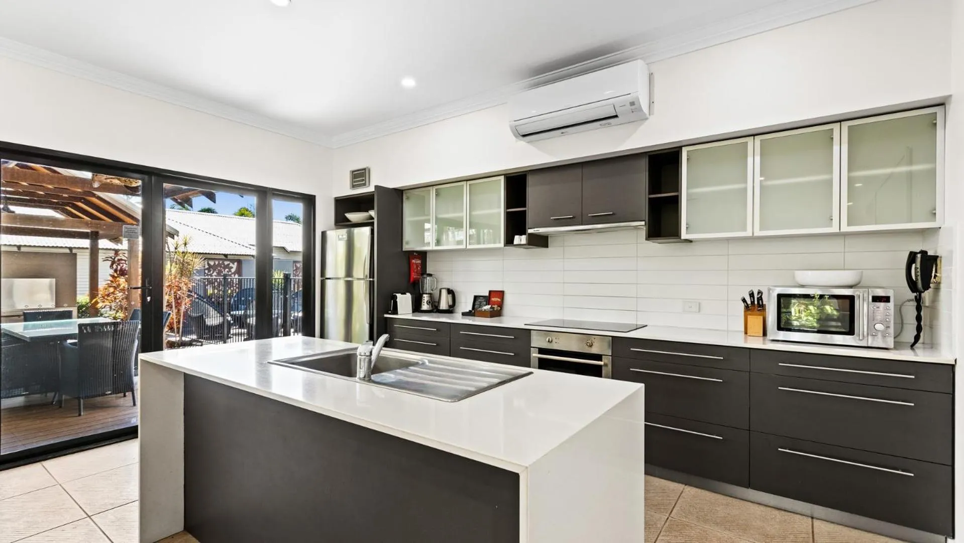 Kitchen or kitchenette in The Pearle of Cable Beach