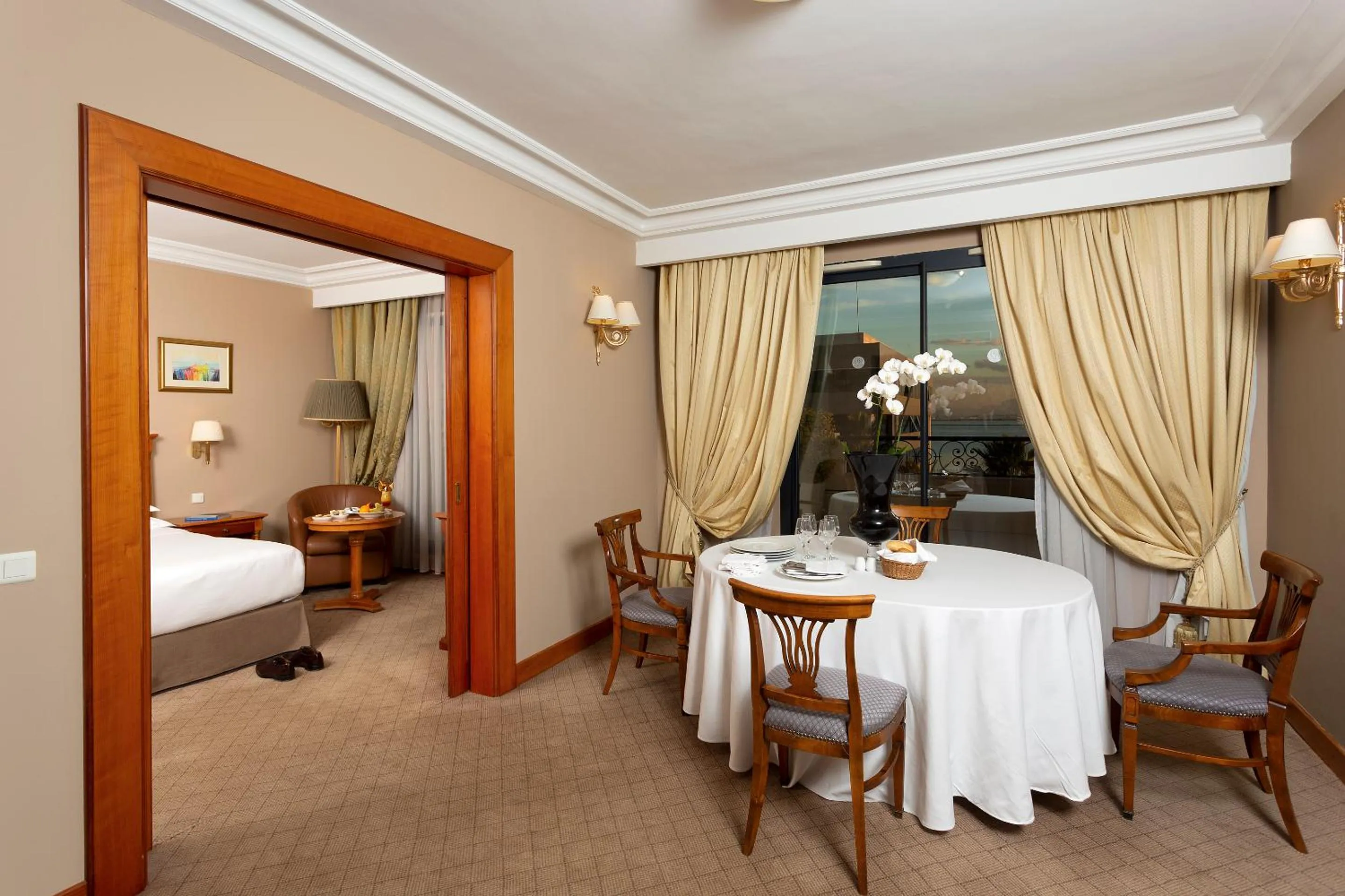 Dining area, Bed in Concorde Les Berges du Lac