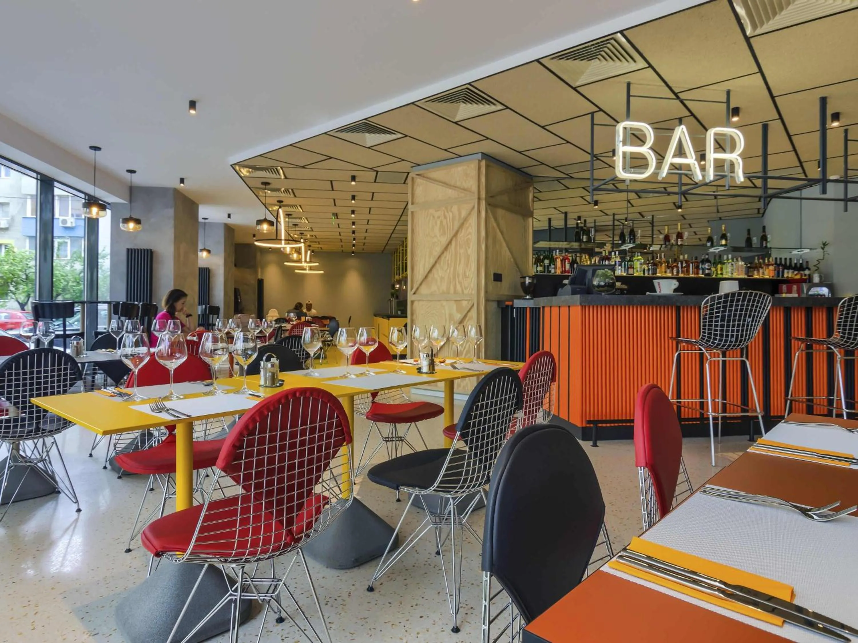 Lounge or bar in ibis Styles Bucharest Erbas