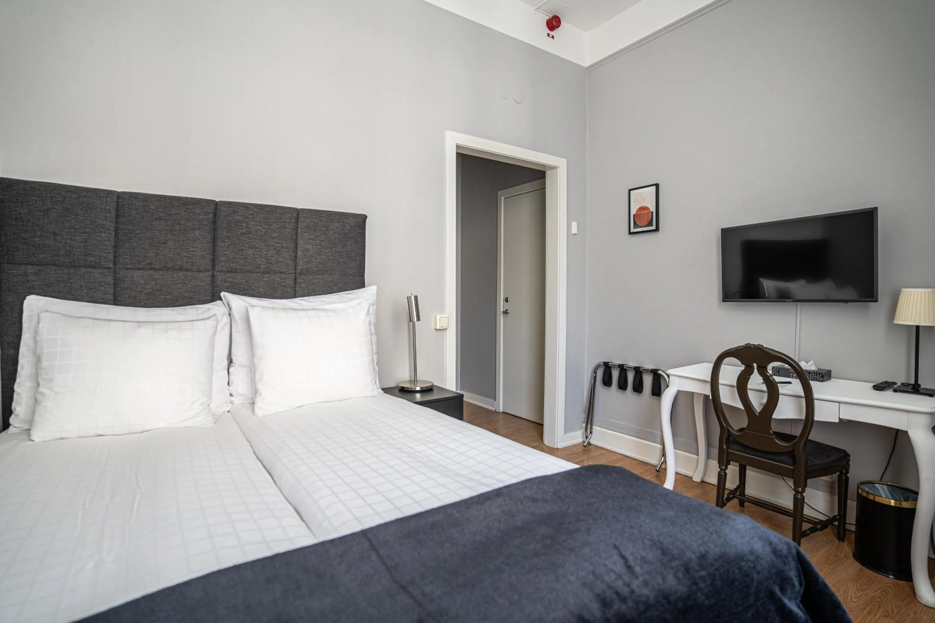 Bed in Queen's Hotel by First Hotels