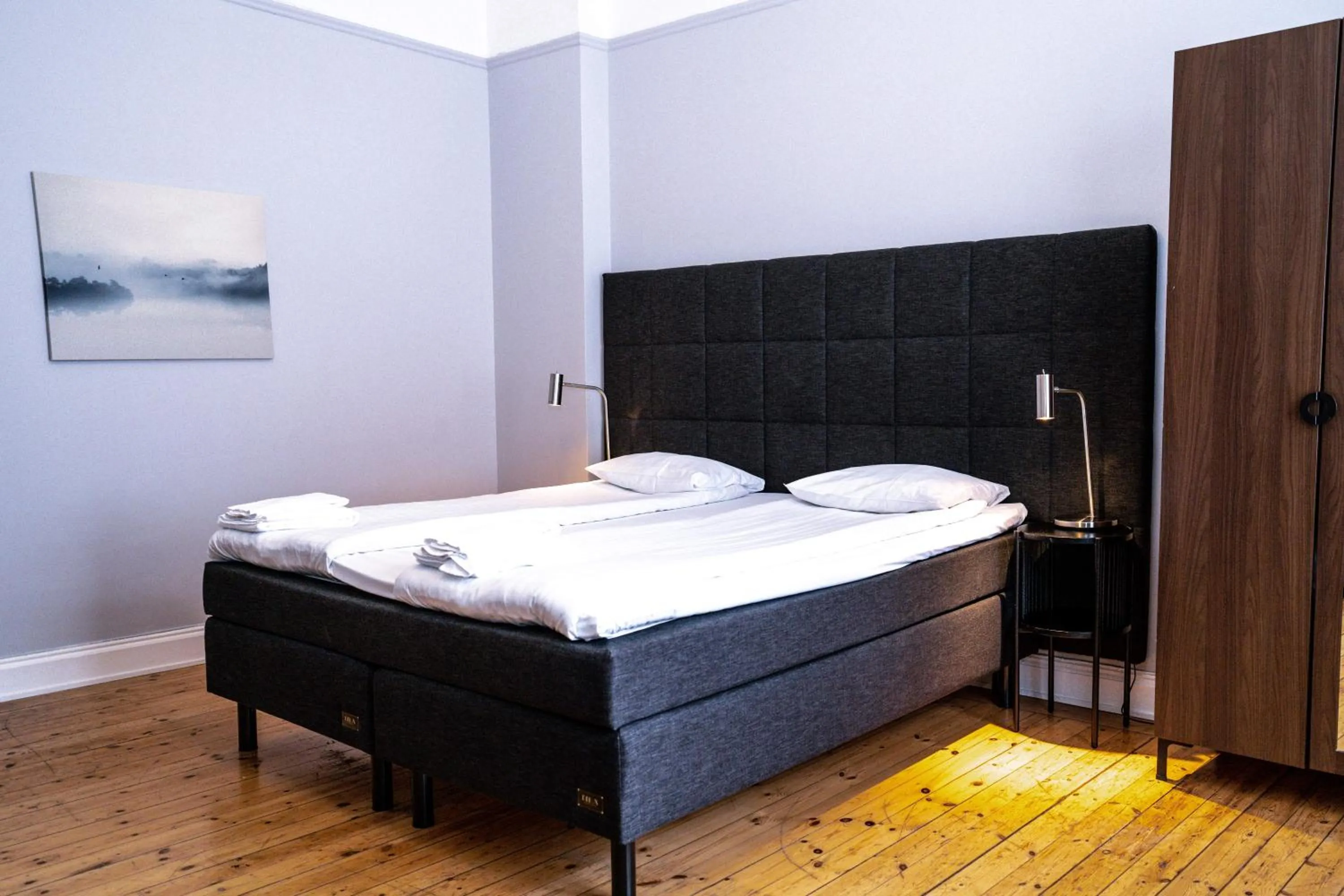 Bed in Queen's Hotel by First Hotels