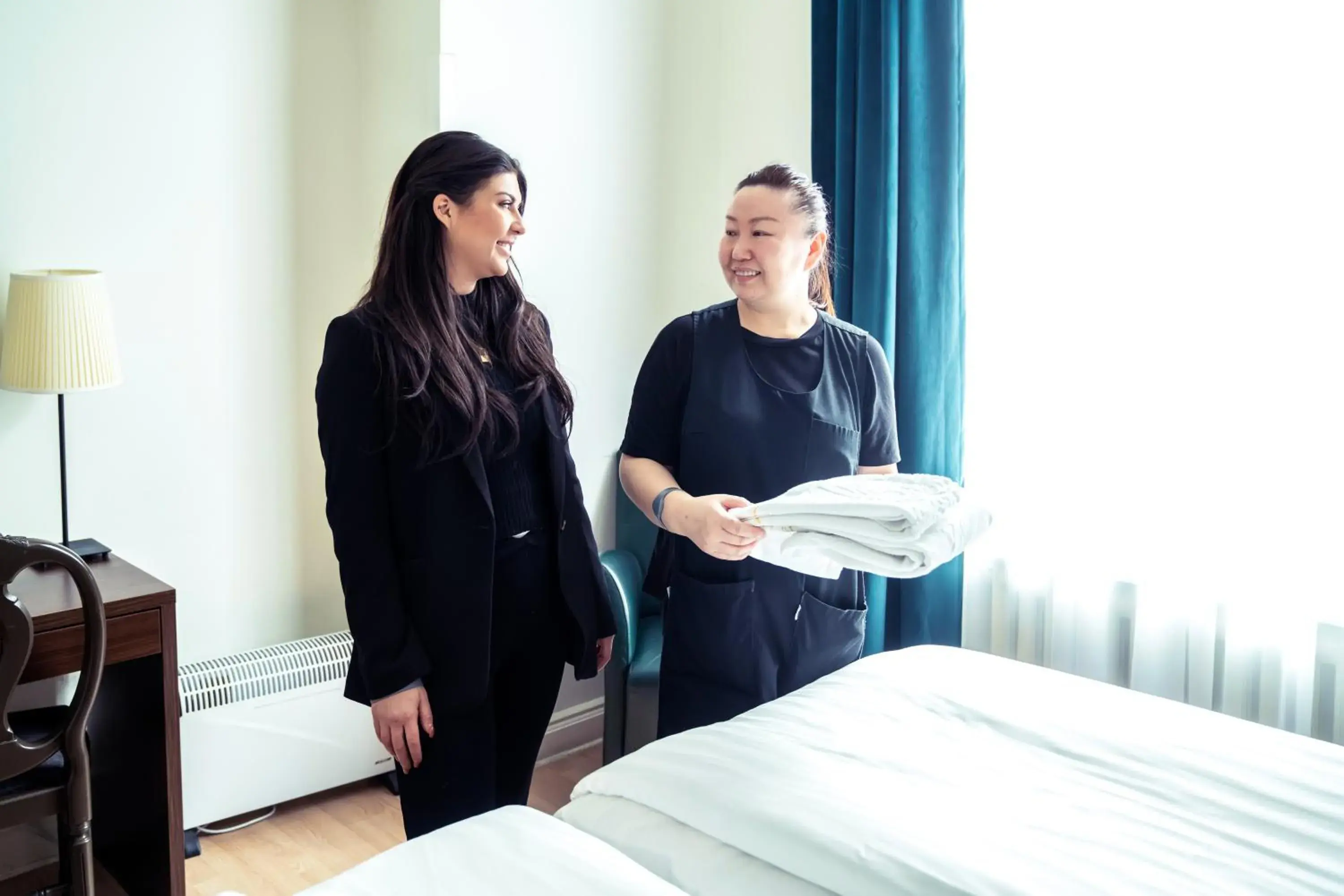 Staff, Bed in Queen's Hotel by First Hotels Staff, Bed in Queen's Hotel by First Hotels