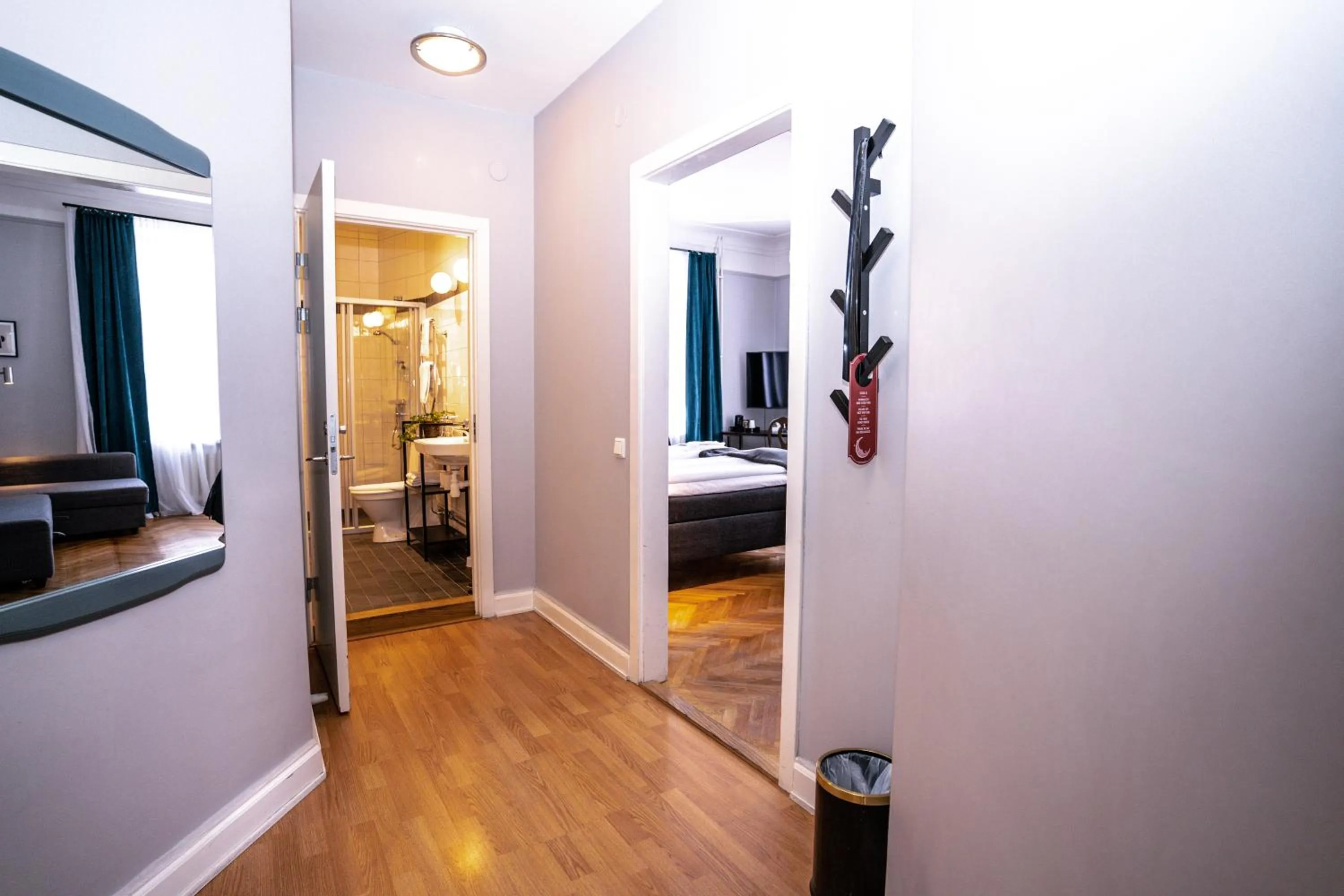 Photo of the whole room, Bed in Queen's Hotel by First Hotels