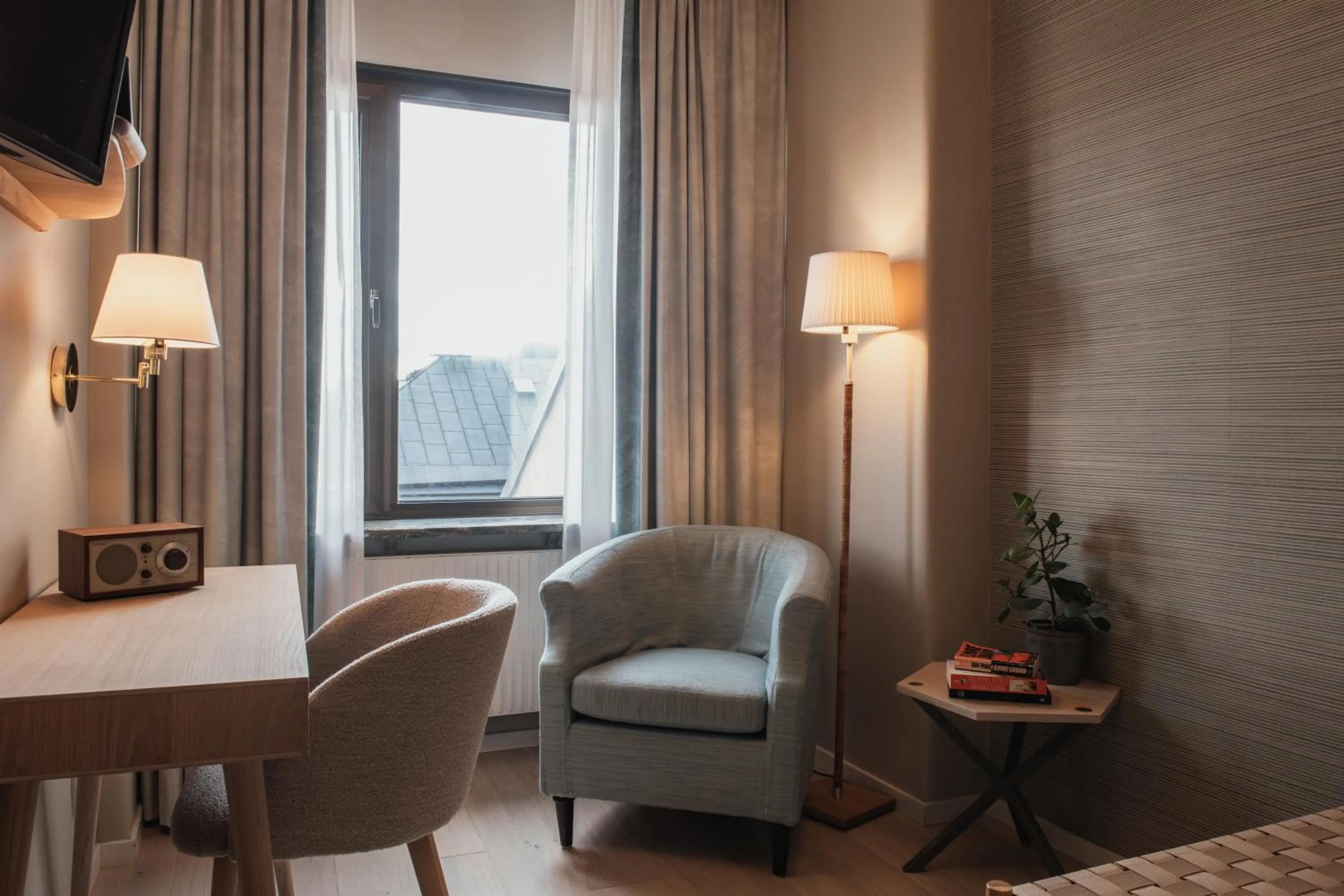 Photo of the whole room in Home Hotel Wellington