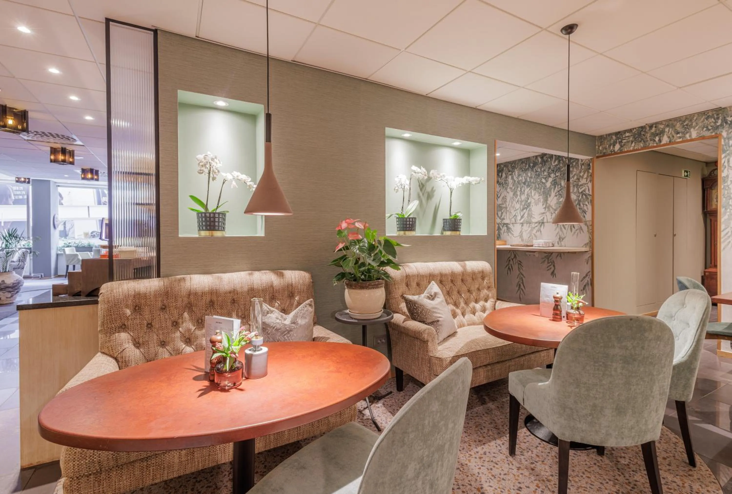 Restaurant/places to eat in Home Hotel Wellington