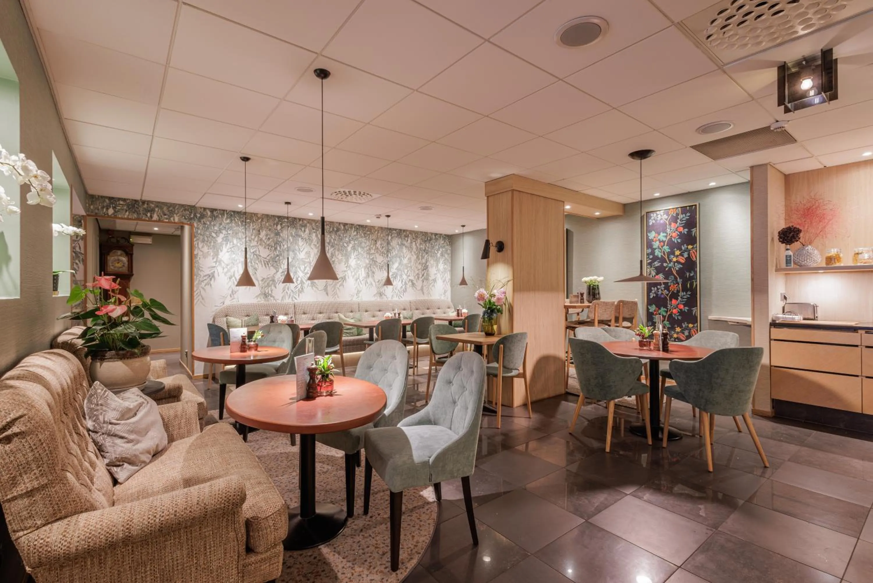 Breakfast in Home Hotel Wellington