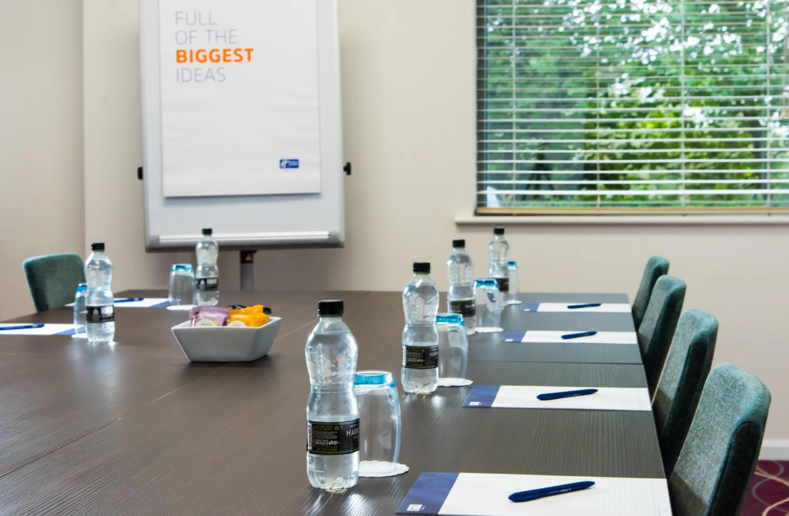 Lobby or reception in Holiday Inn Express Tamworth by IHG