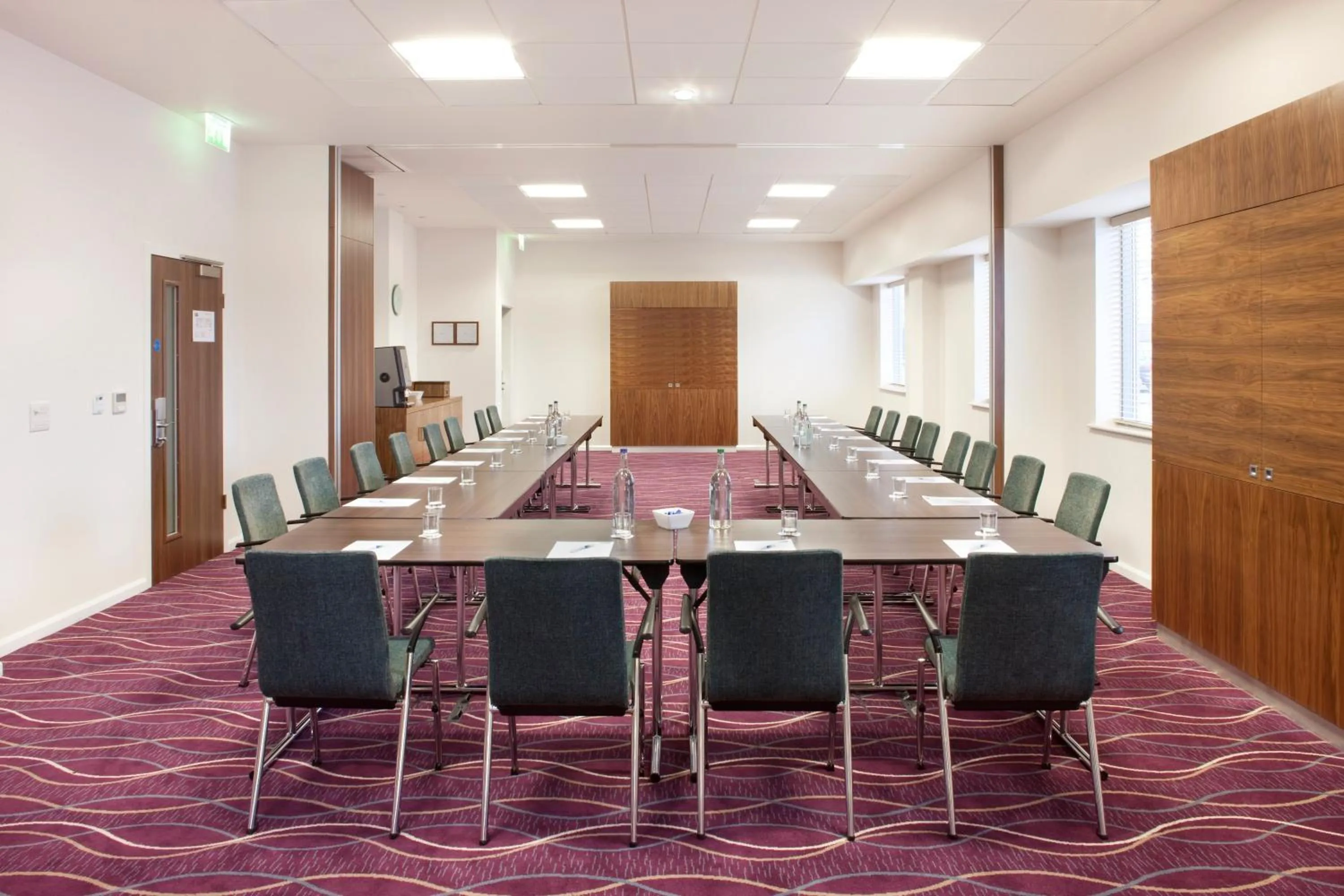 Meeting/conference room in Holiday Inn Express Tamworth by IHG